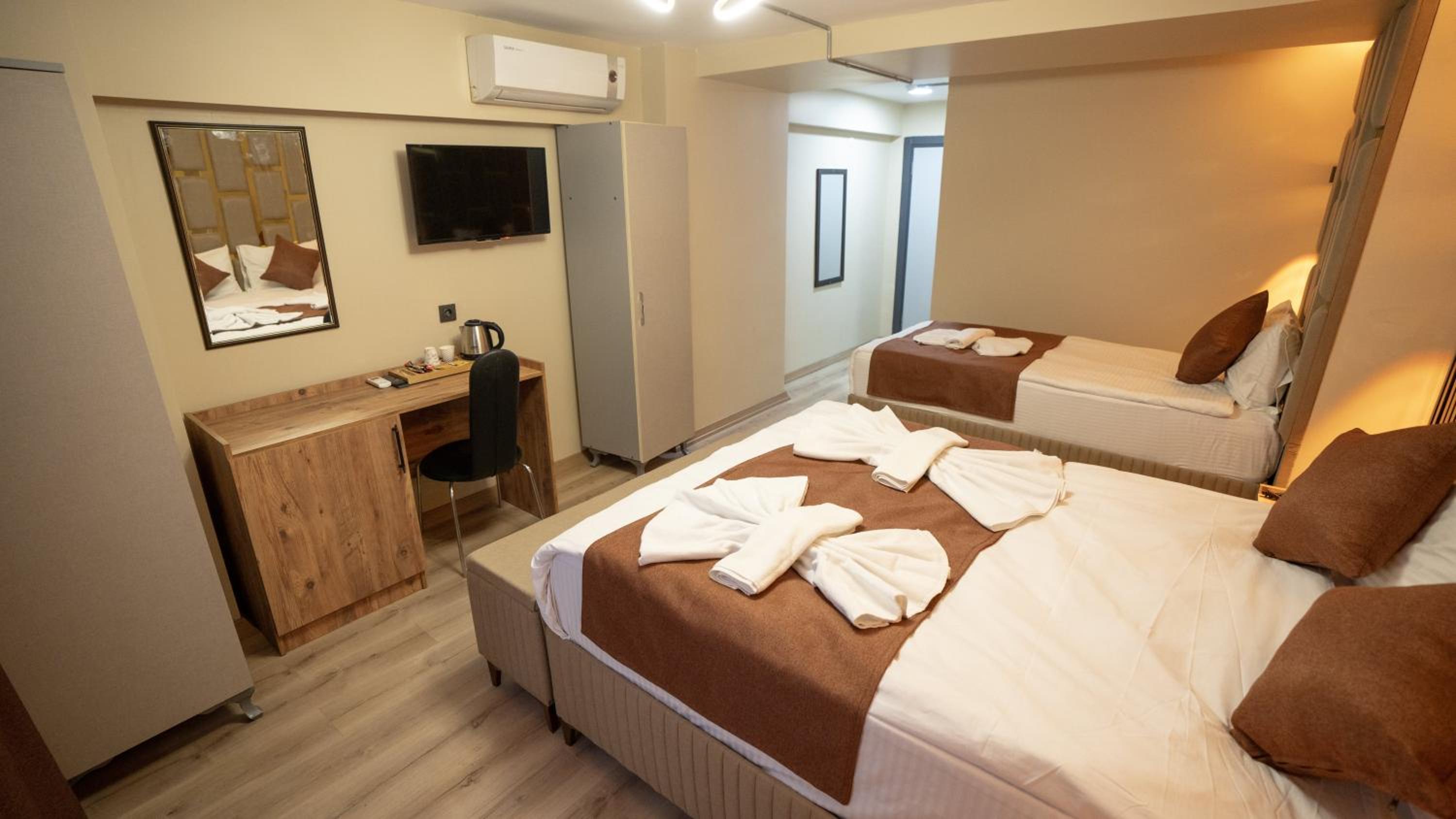 Deluxe Triple Room photo 3