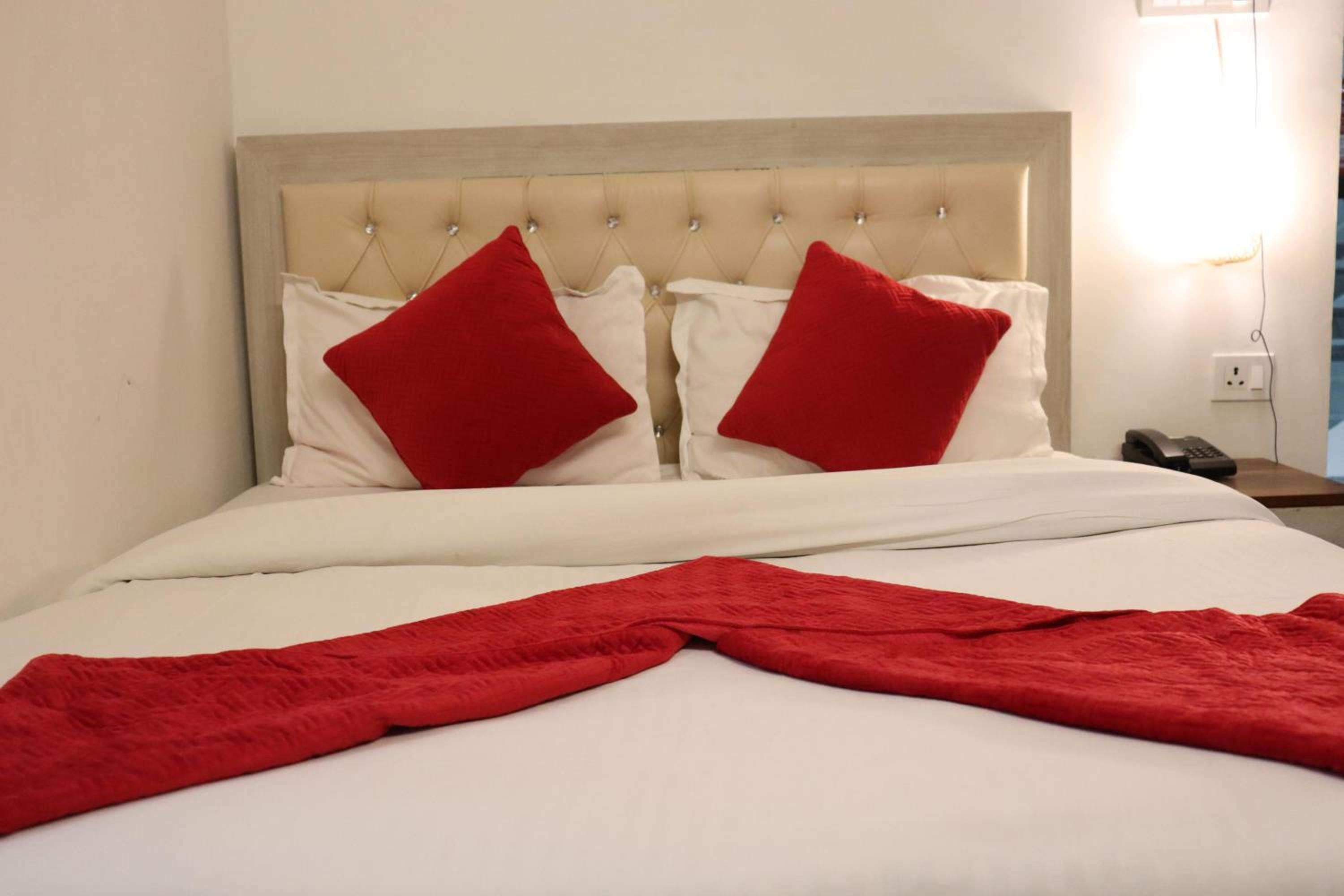 Queen Room with Balcony photo 1