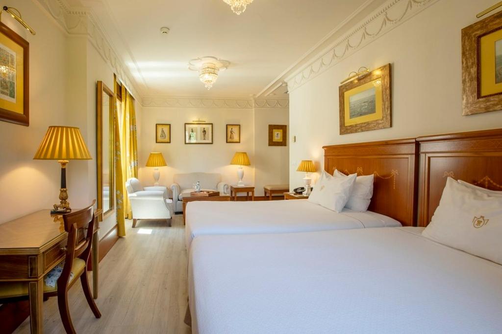 Deluxe Double or Twin Room with City View