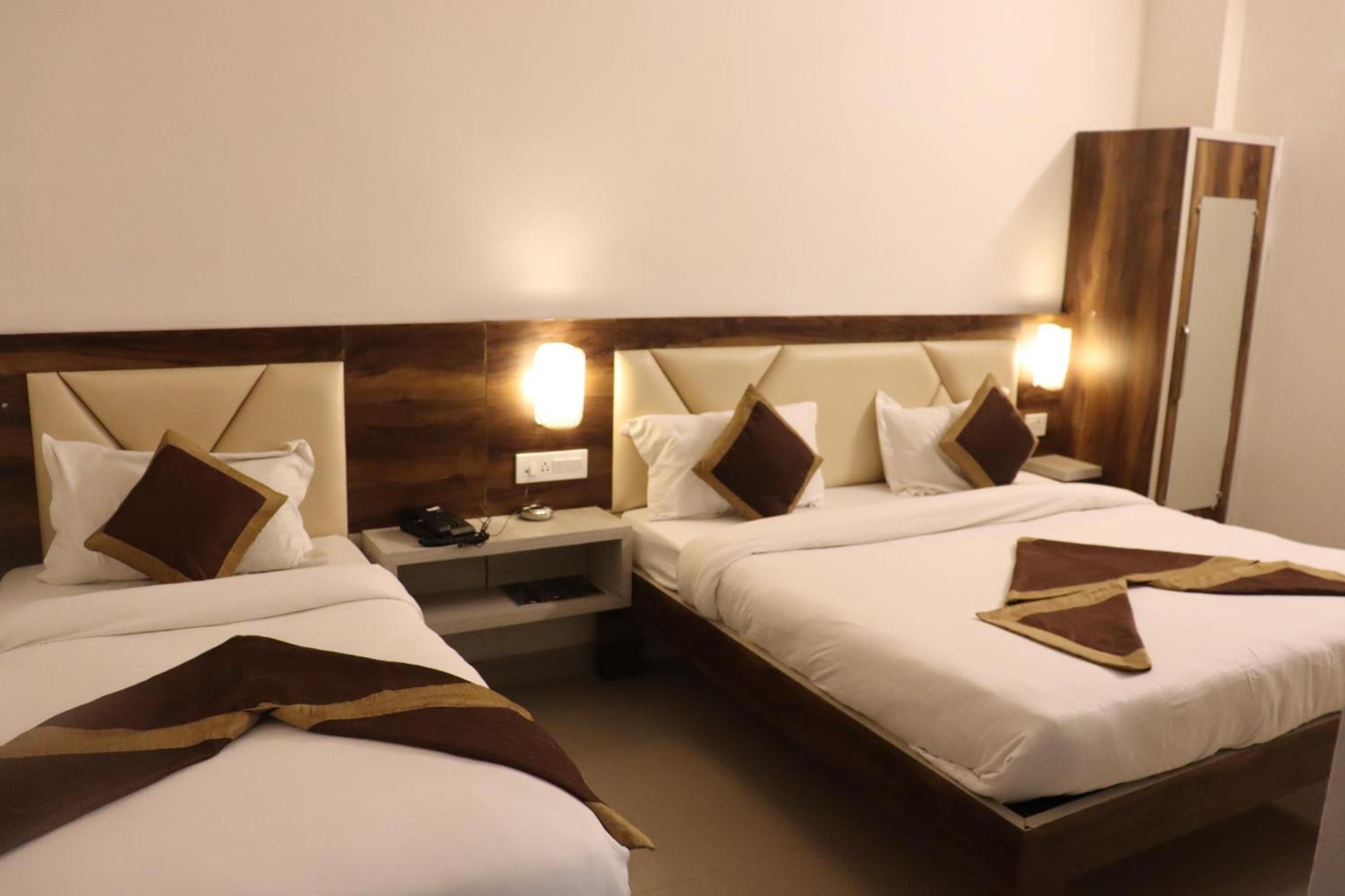 Deluxe Family Room - Photo 7