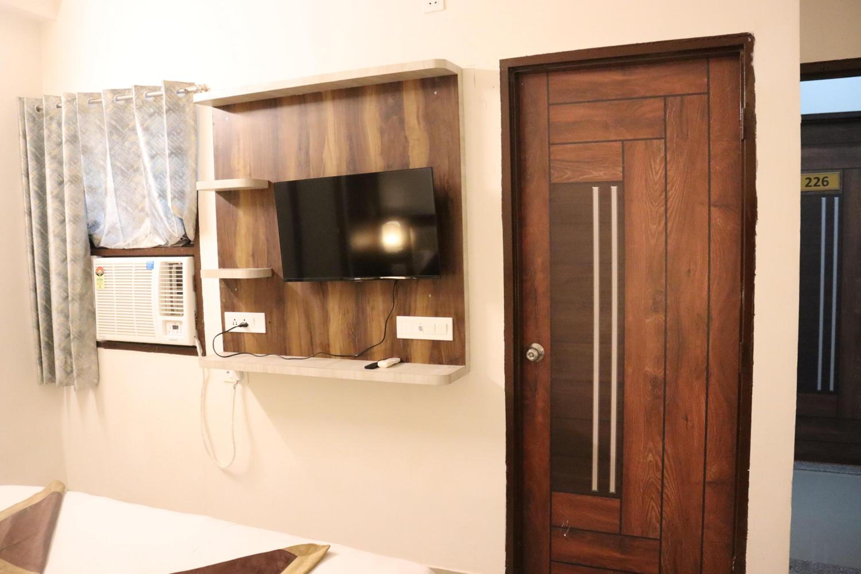Deluxe Family Room - Photo 5