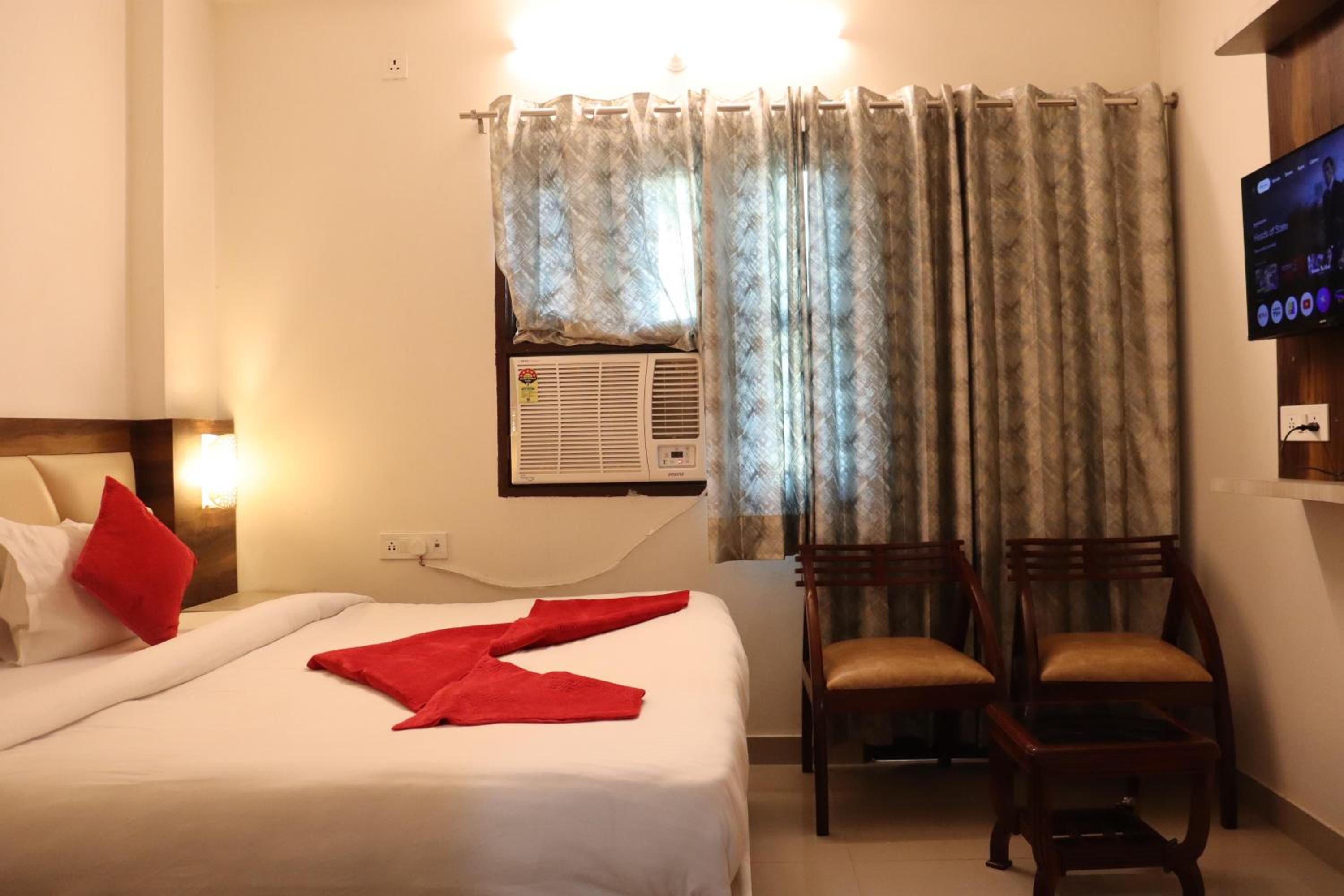 Deluxe Double Room with Balcony - Photo 5