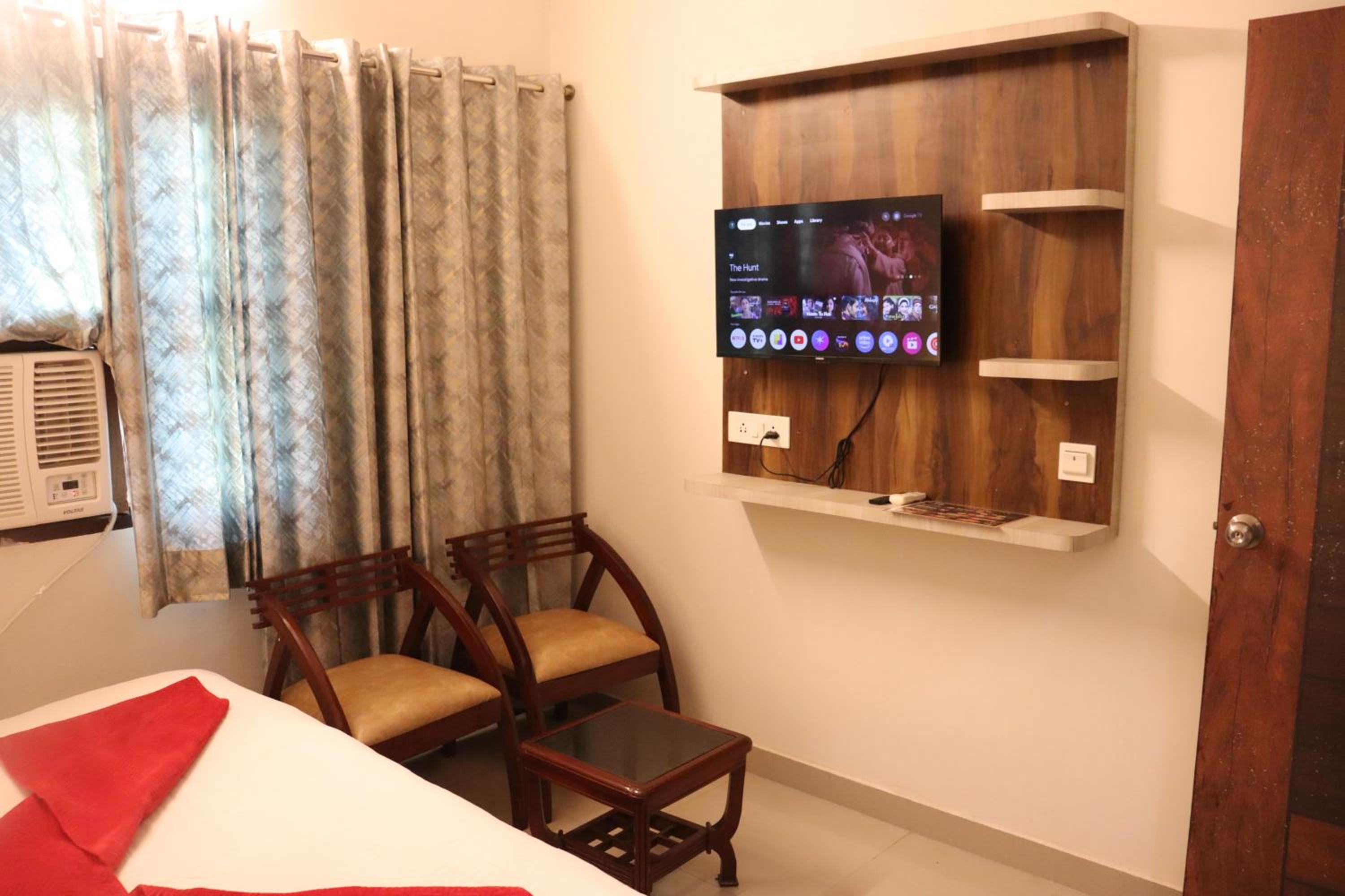 Deluxe Double Room with Balcony - Photo 3