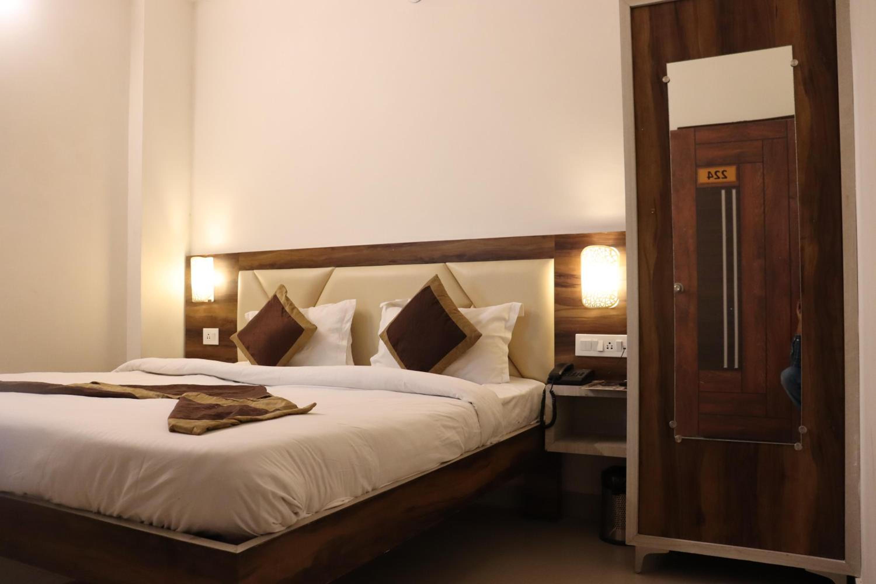 Deluxe Double Room - Photo 14