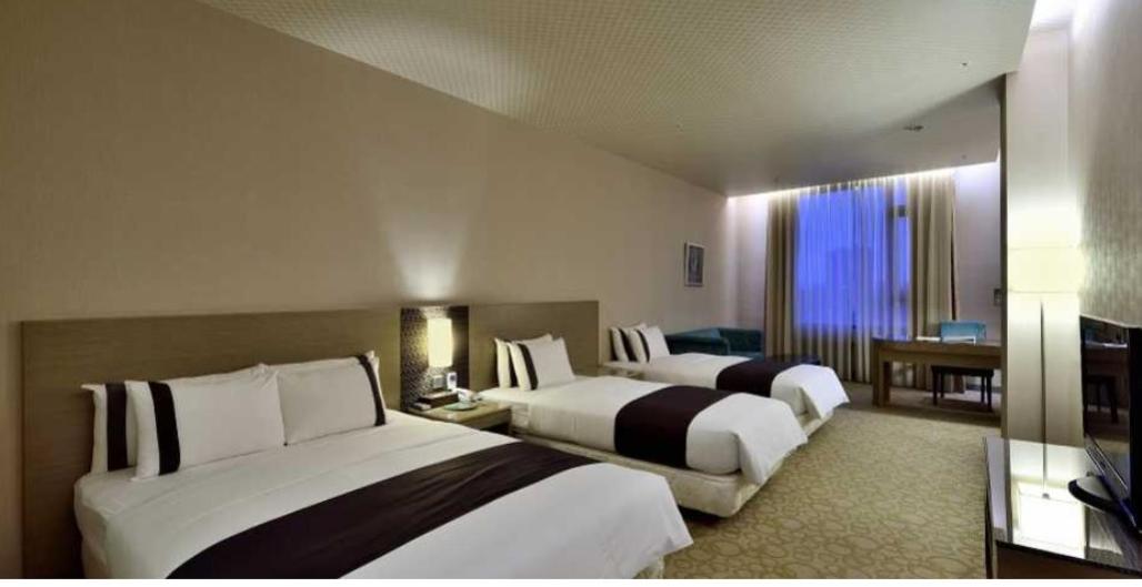Quadruple Room (1 double bed and 2 single beds) photo 1