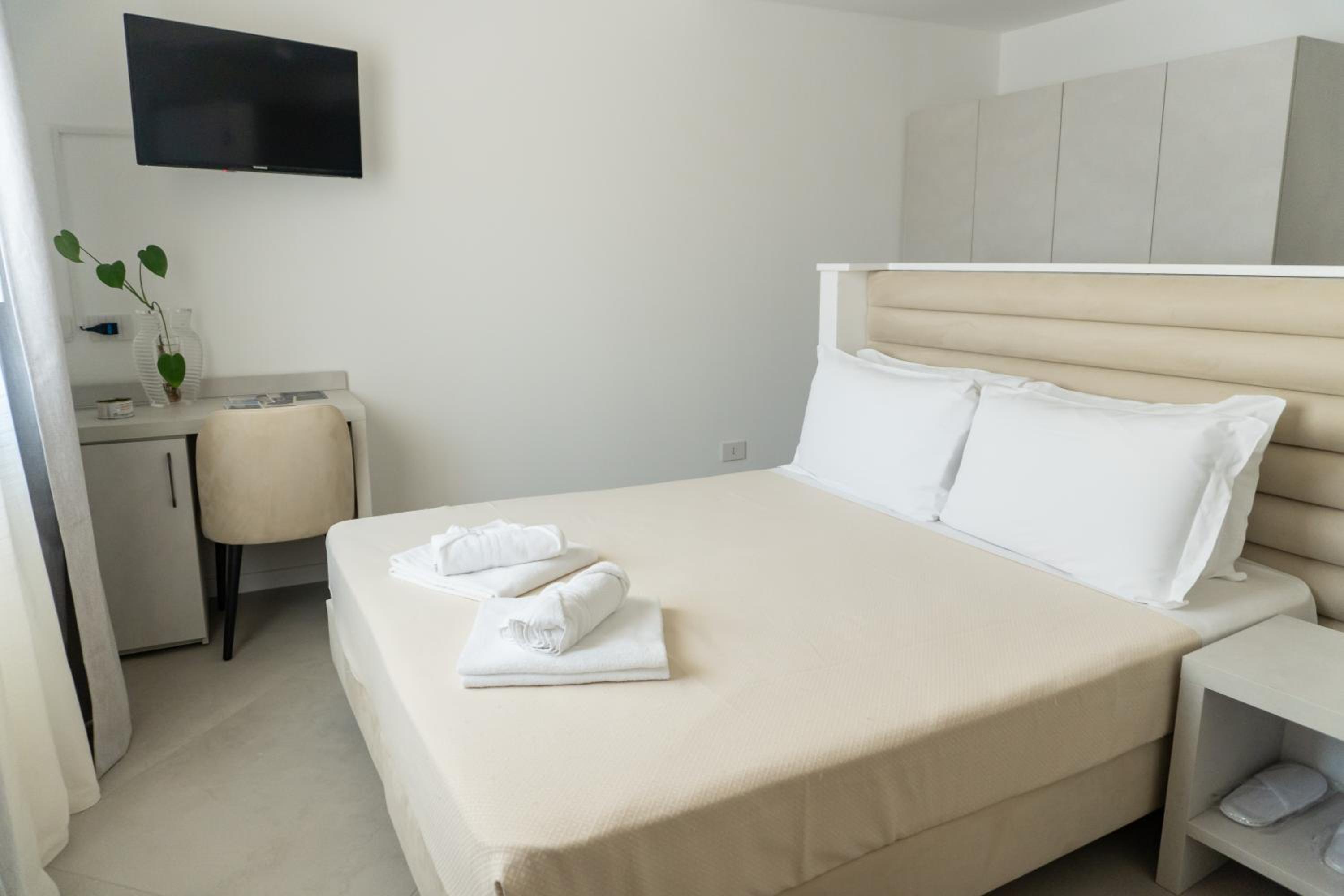 Deluxe Double Room with Bath