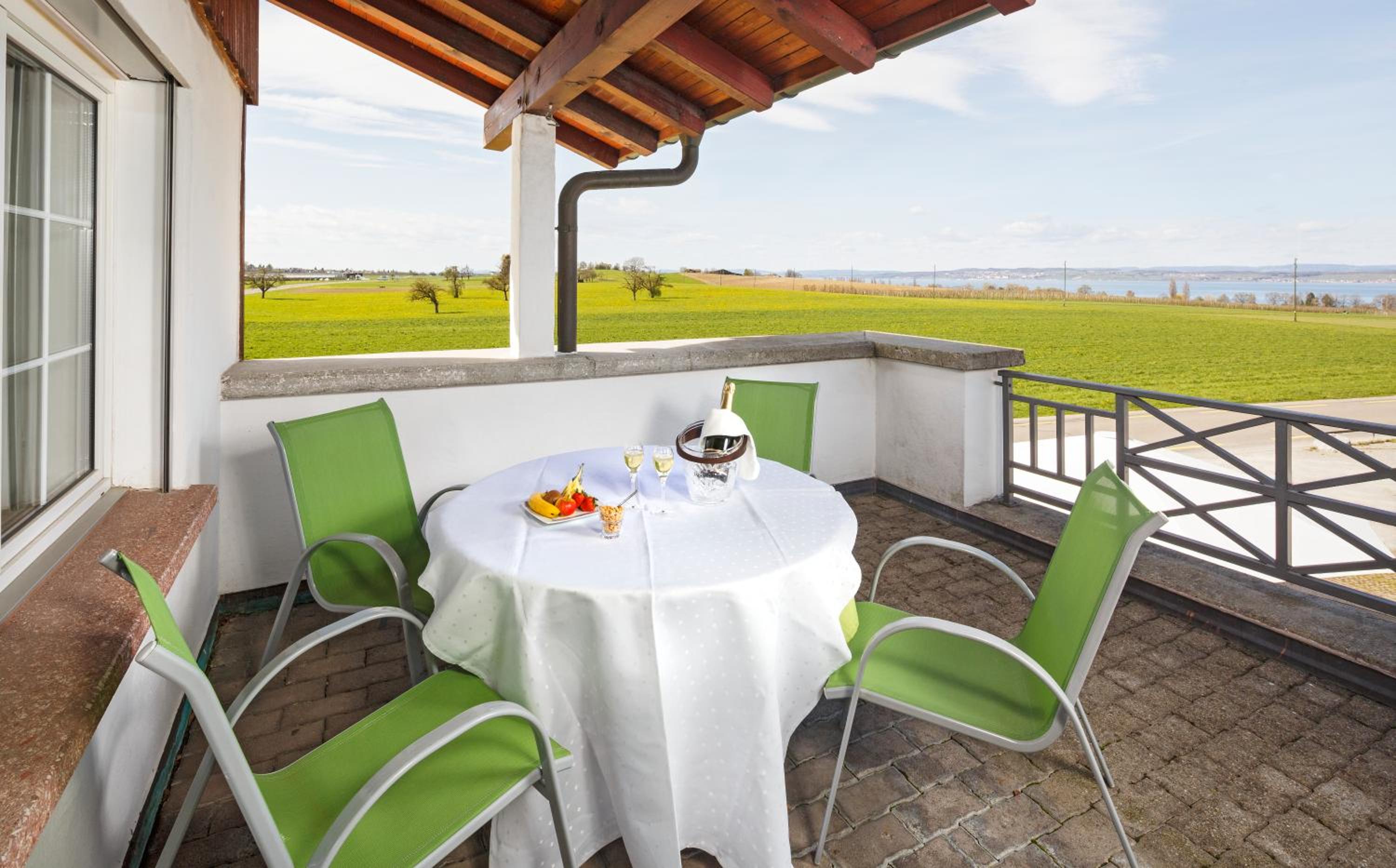 Deluxe Double Room with Panorama Lake View photo 2