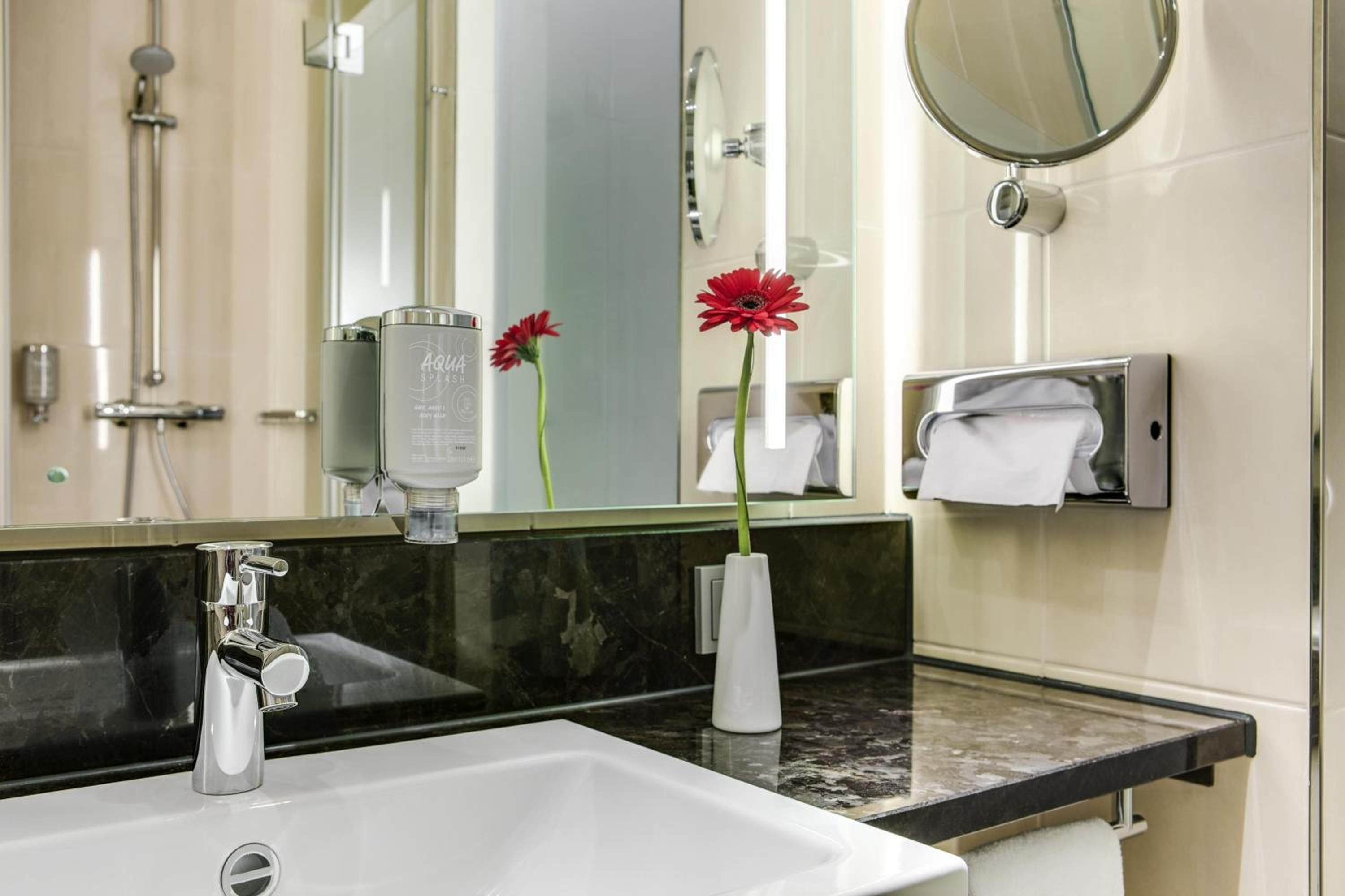 Business Double or Twin Room - Photo 3