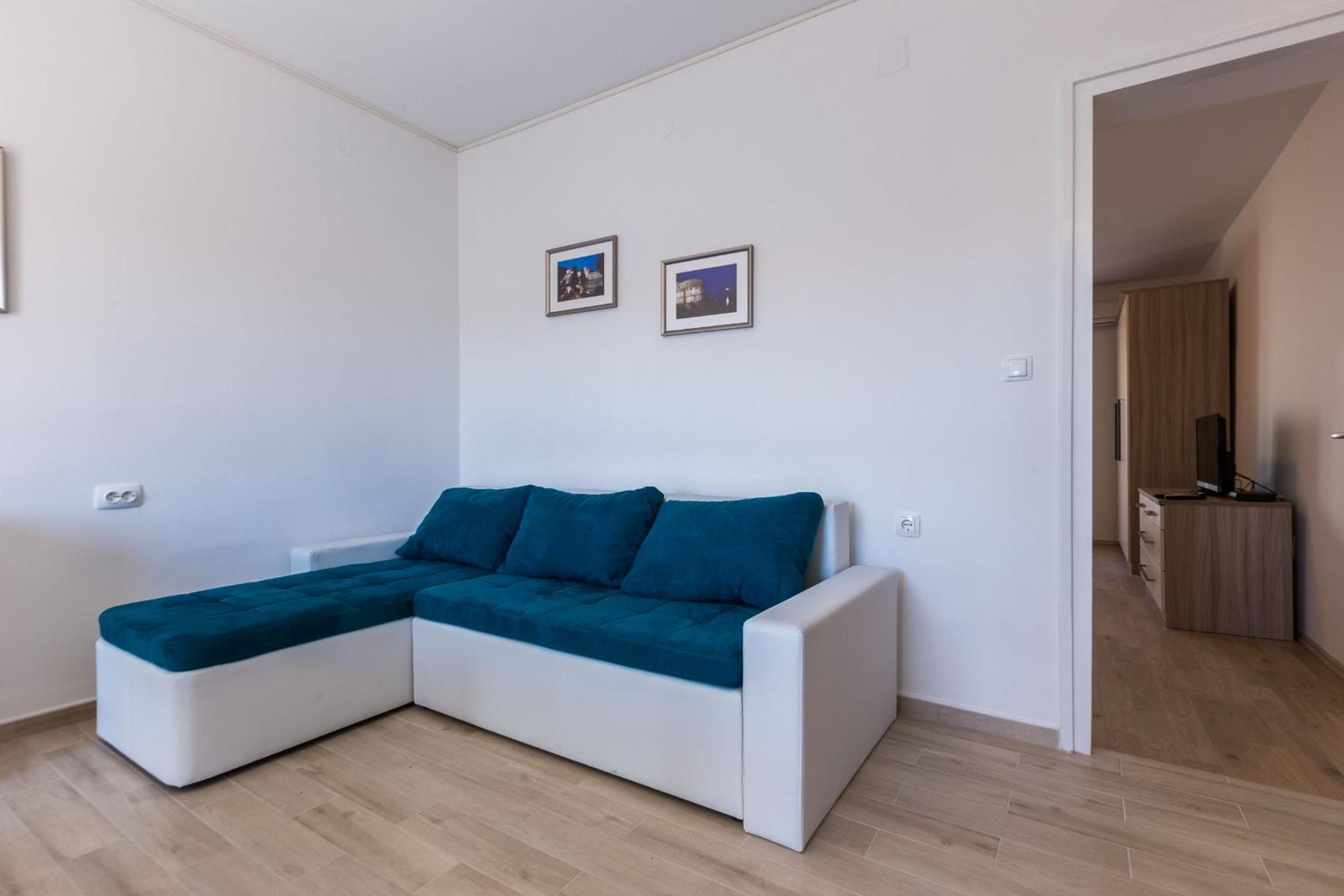 One-Bedroom Apartment - Photo 16