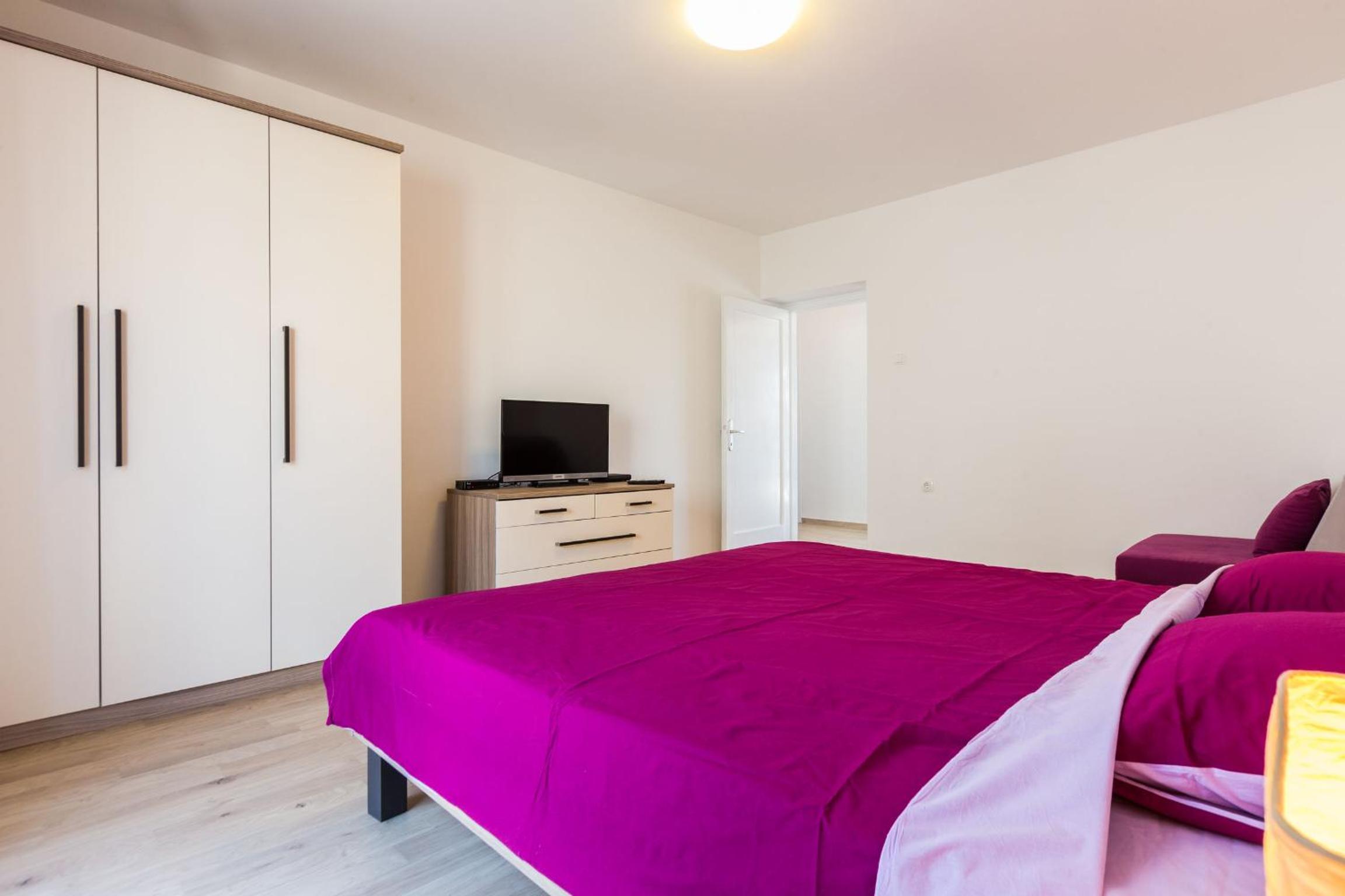 One-Bedroom Apartment - Photo 11