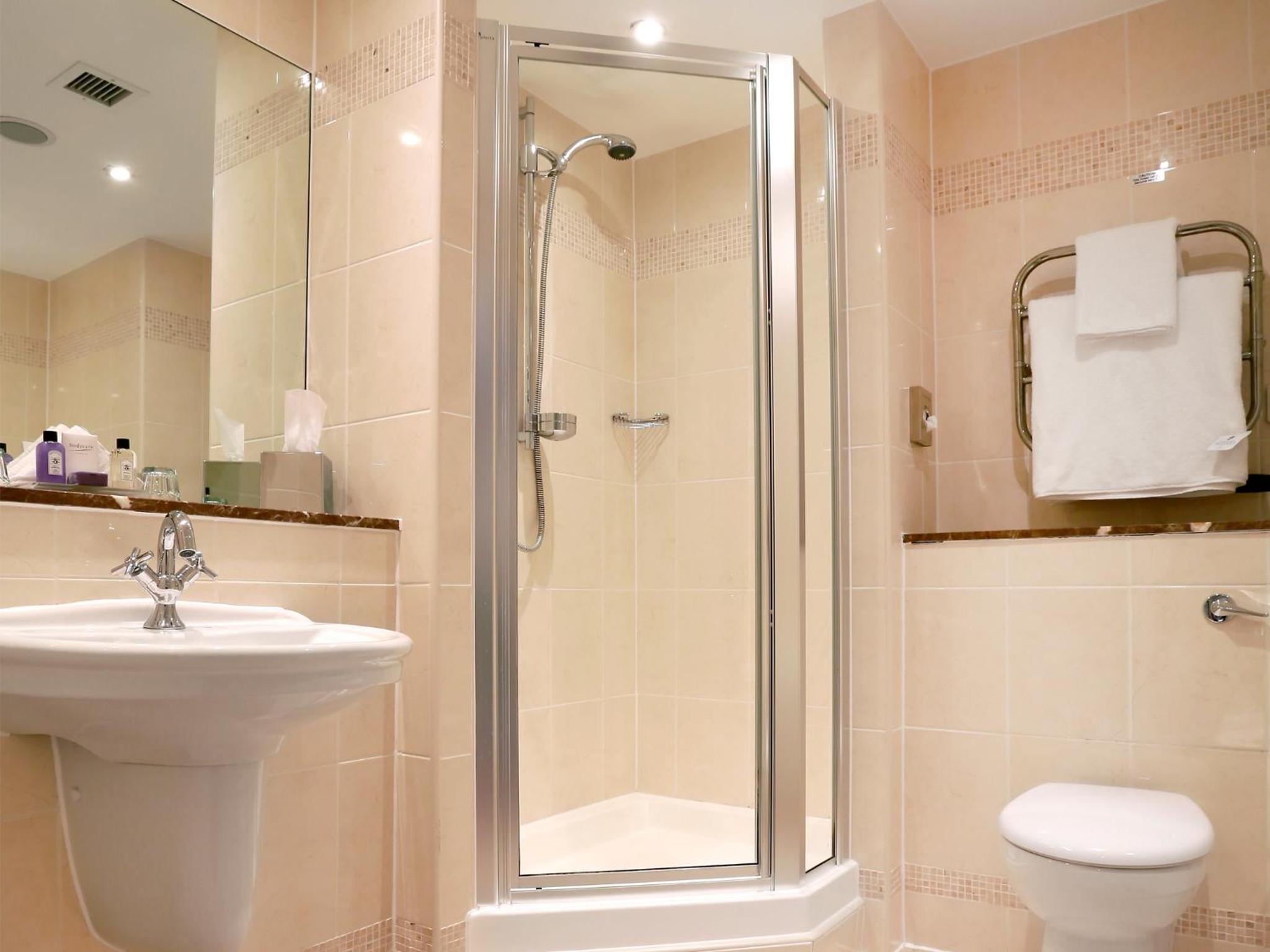 Standard King Room - Photo 5
