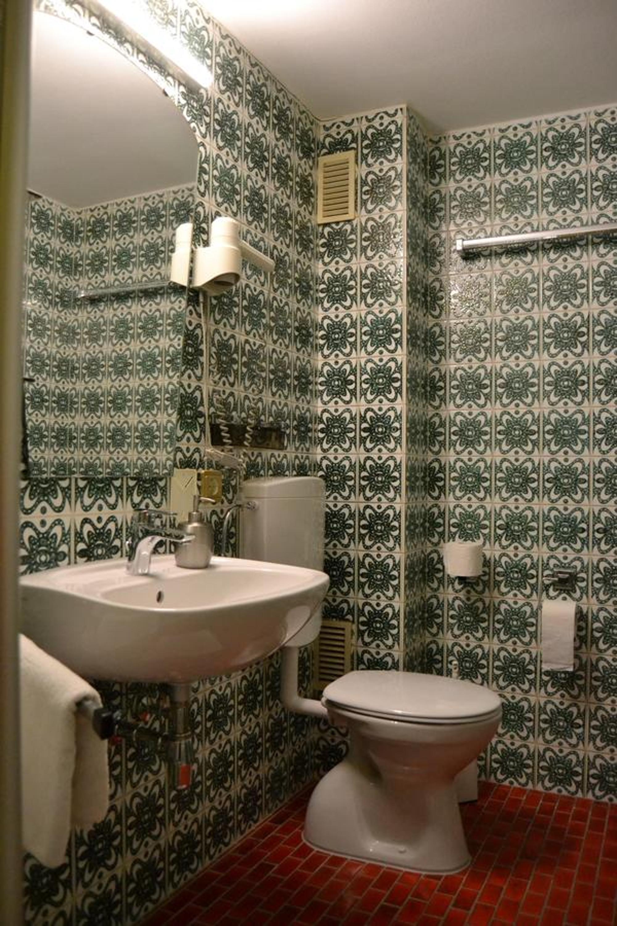 Single Room with Bathroom photo 3