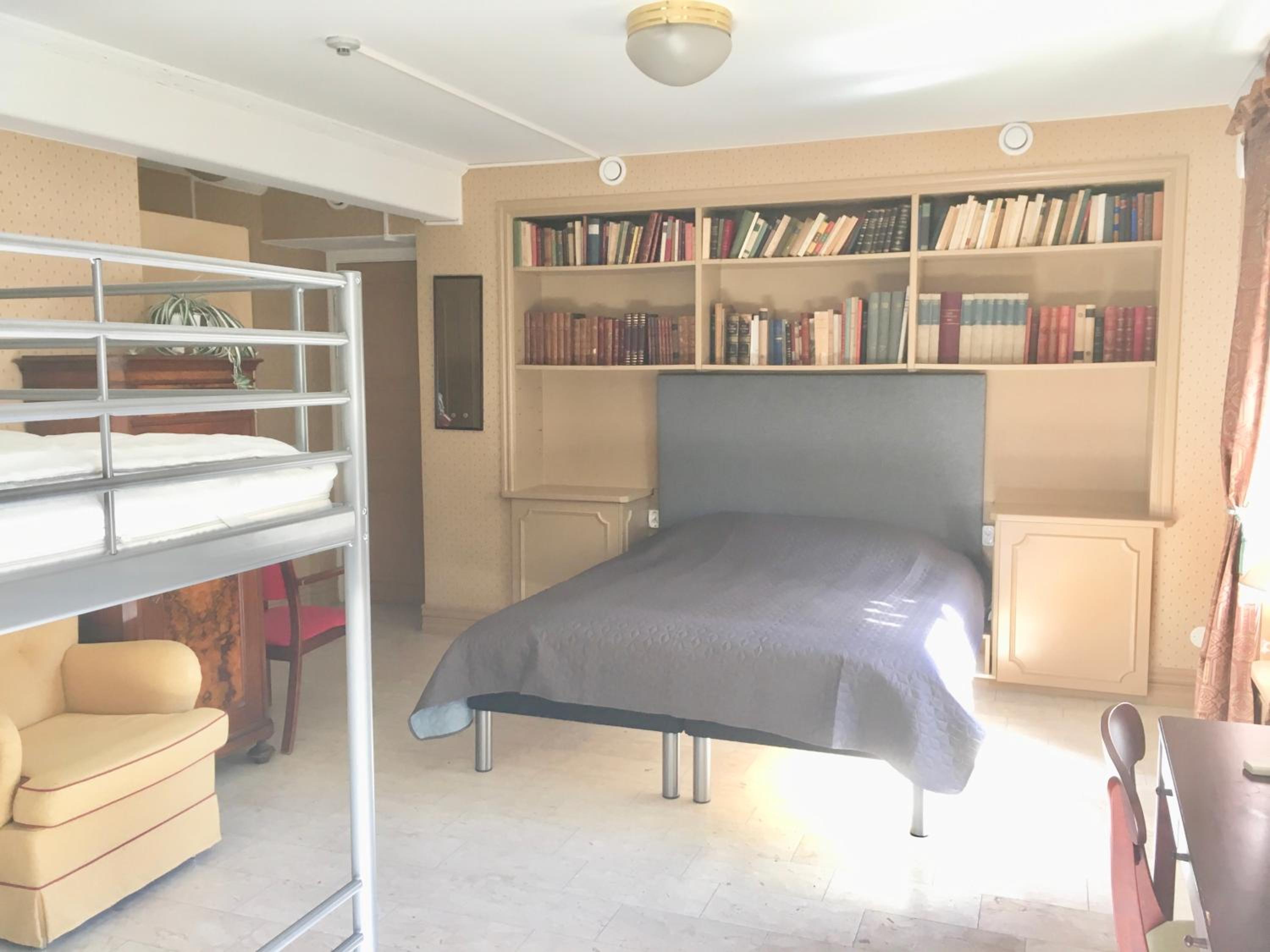 Family Room - Photo 5