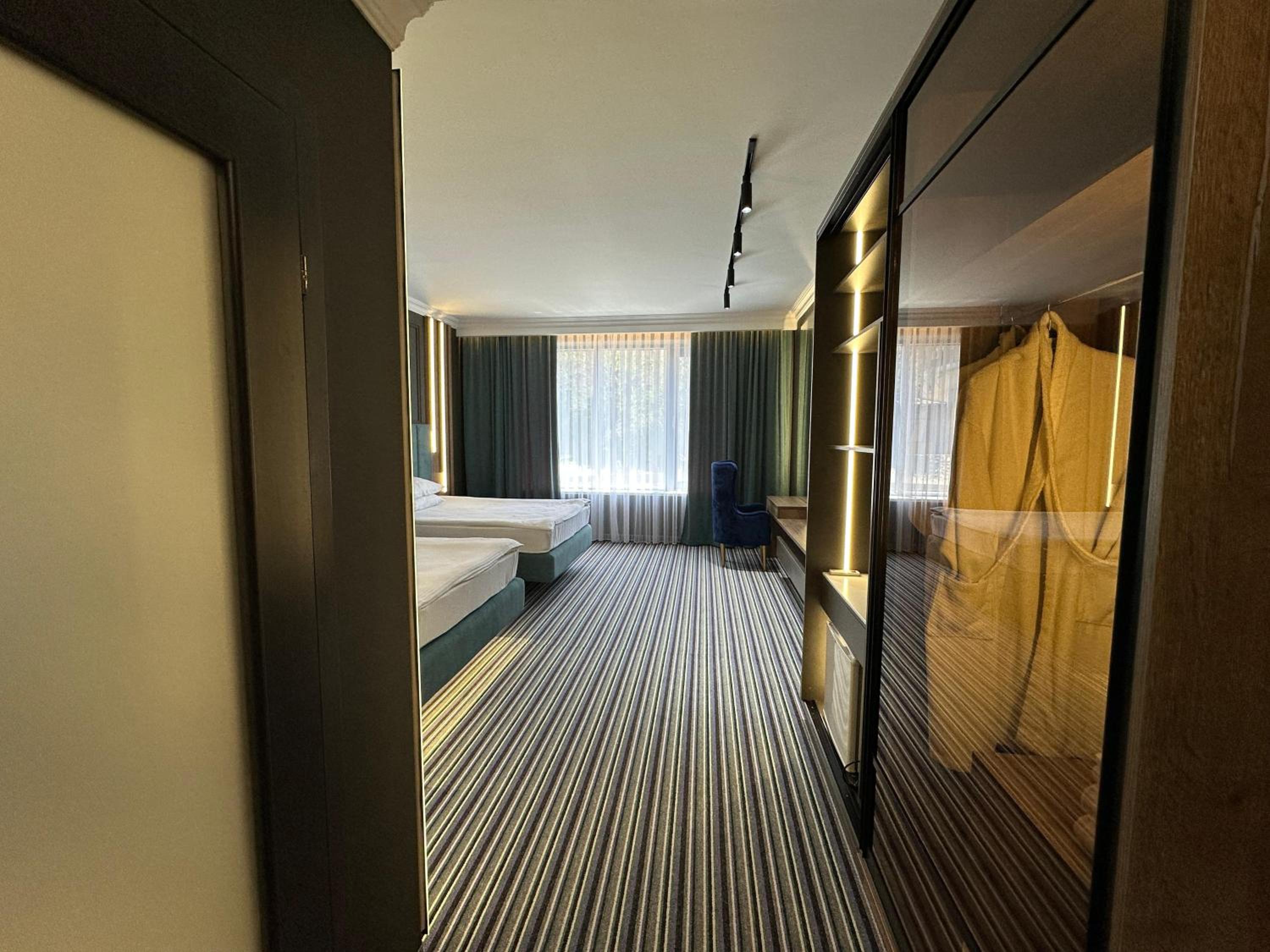 Deluxe Twin Room photo 1