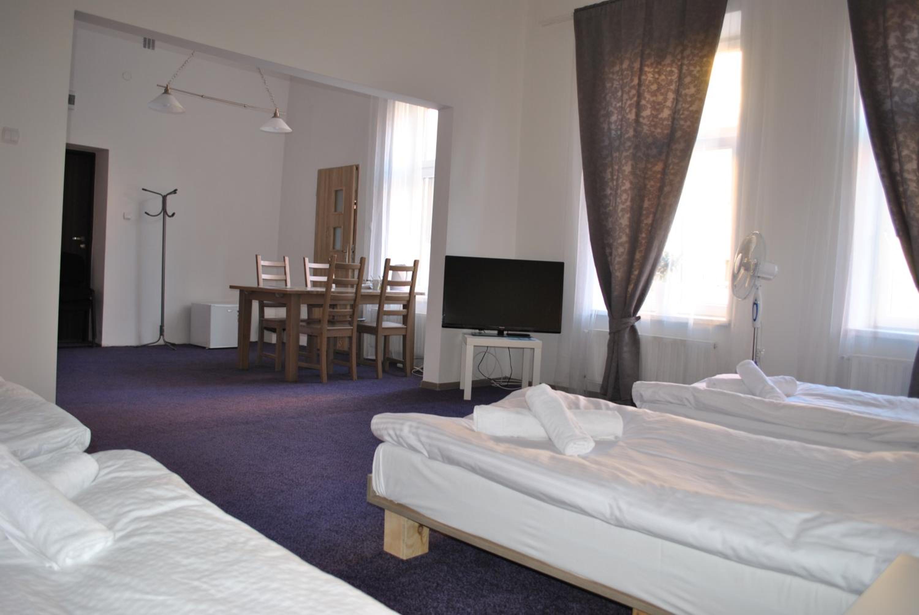 Basic Quadruple Room - Photo 7