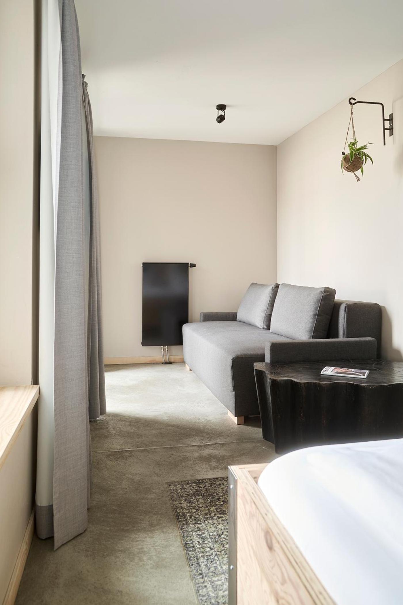 Familienzimmer mit Doppelbett und Schlafcouch photo 3