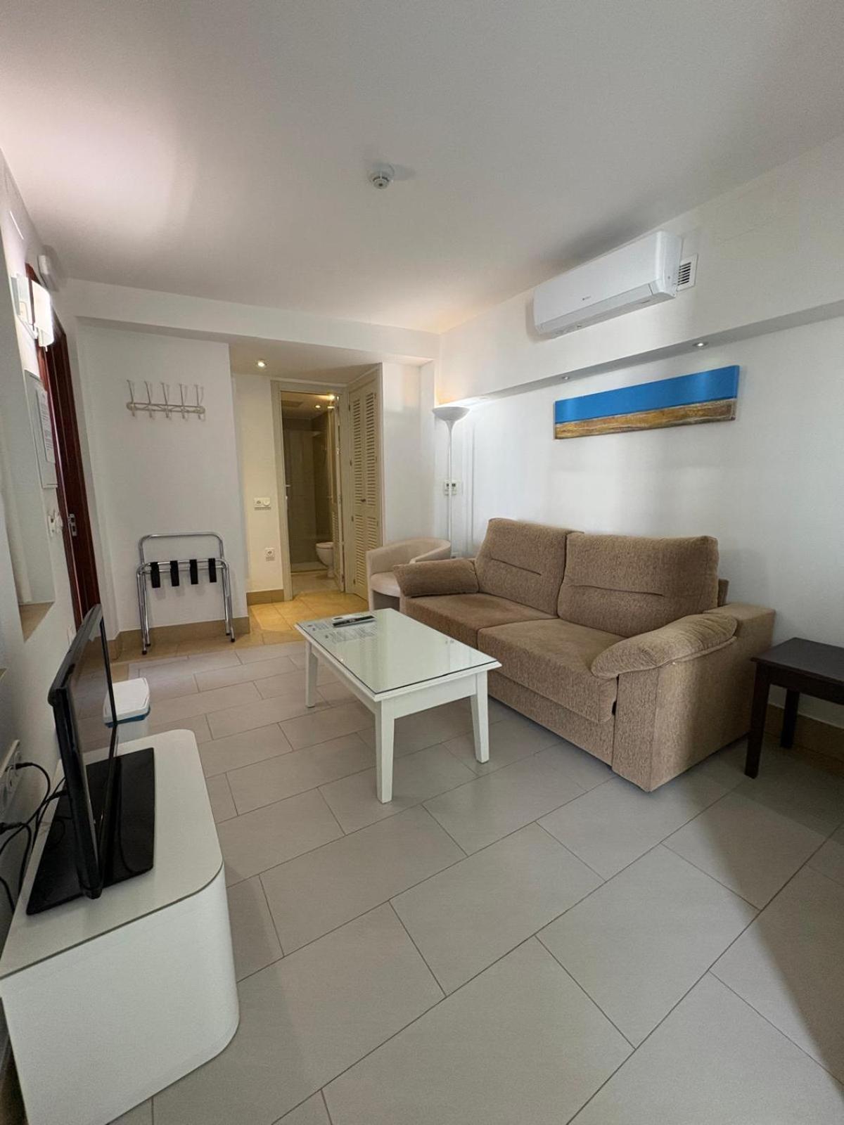 Family Room with Terrace photo 2