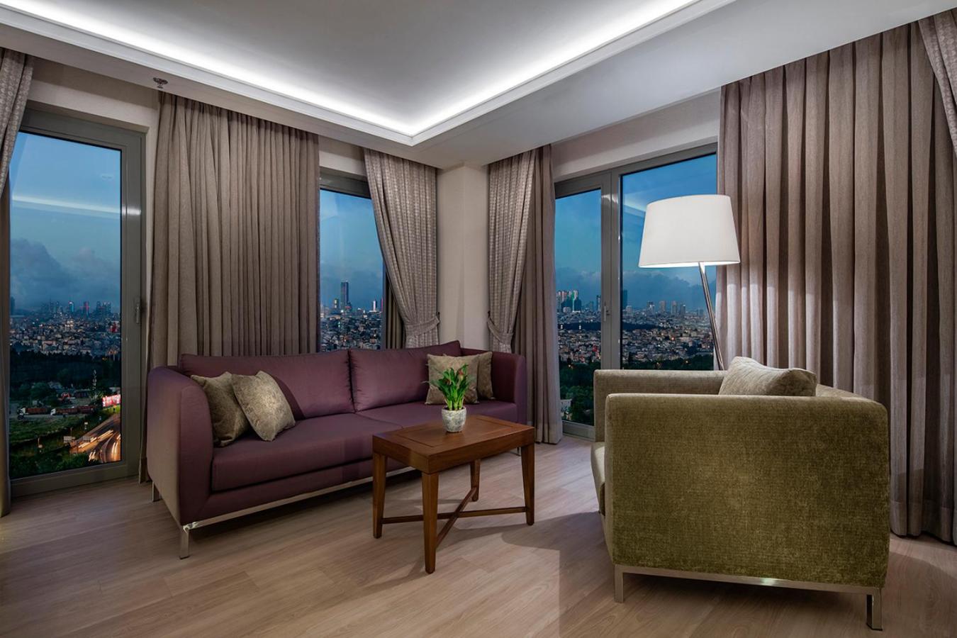 Corner King Room