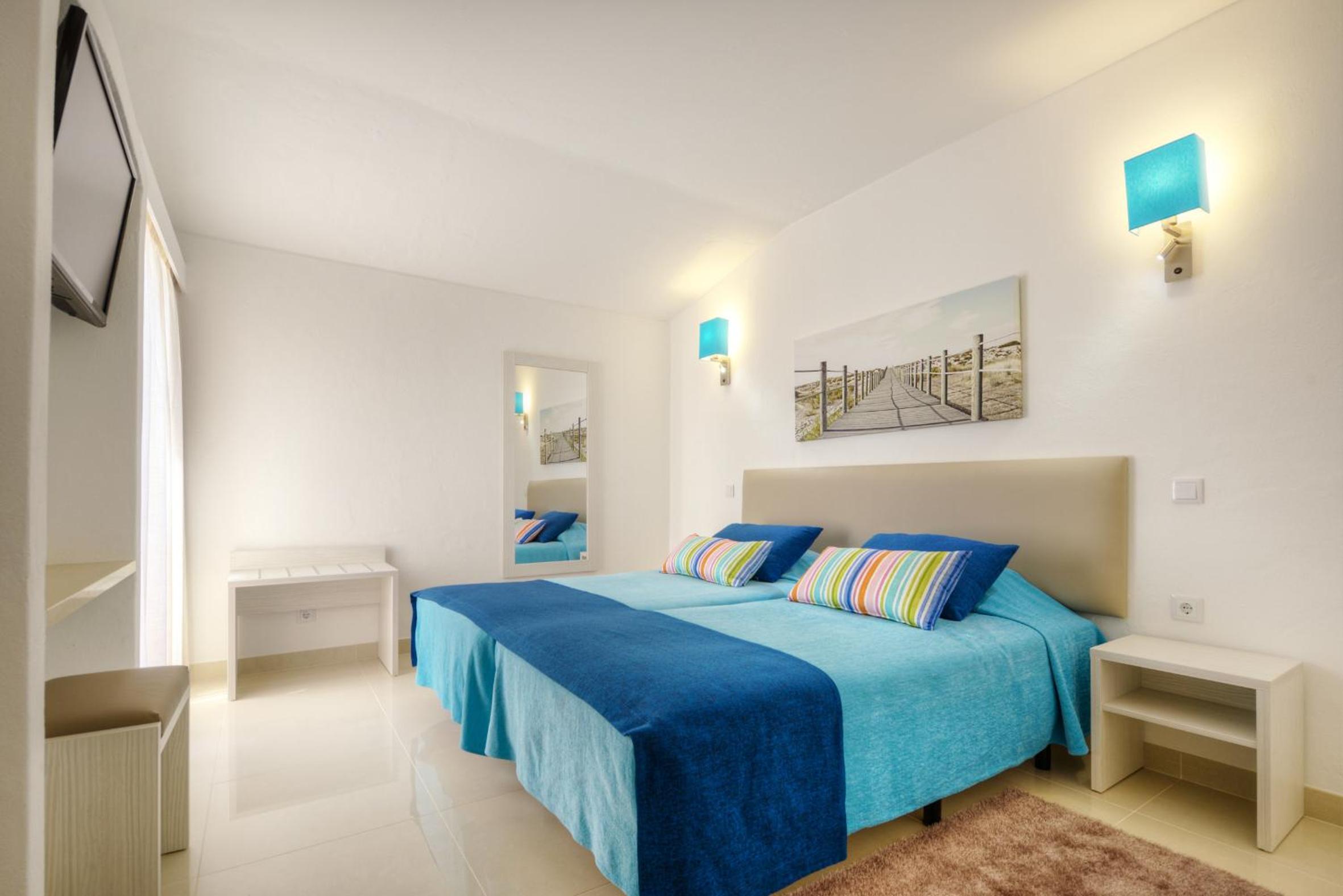 Deluxe One-Bedroom Apartment with Sea View - Photo 5