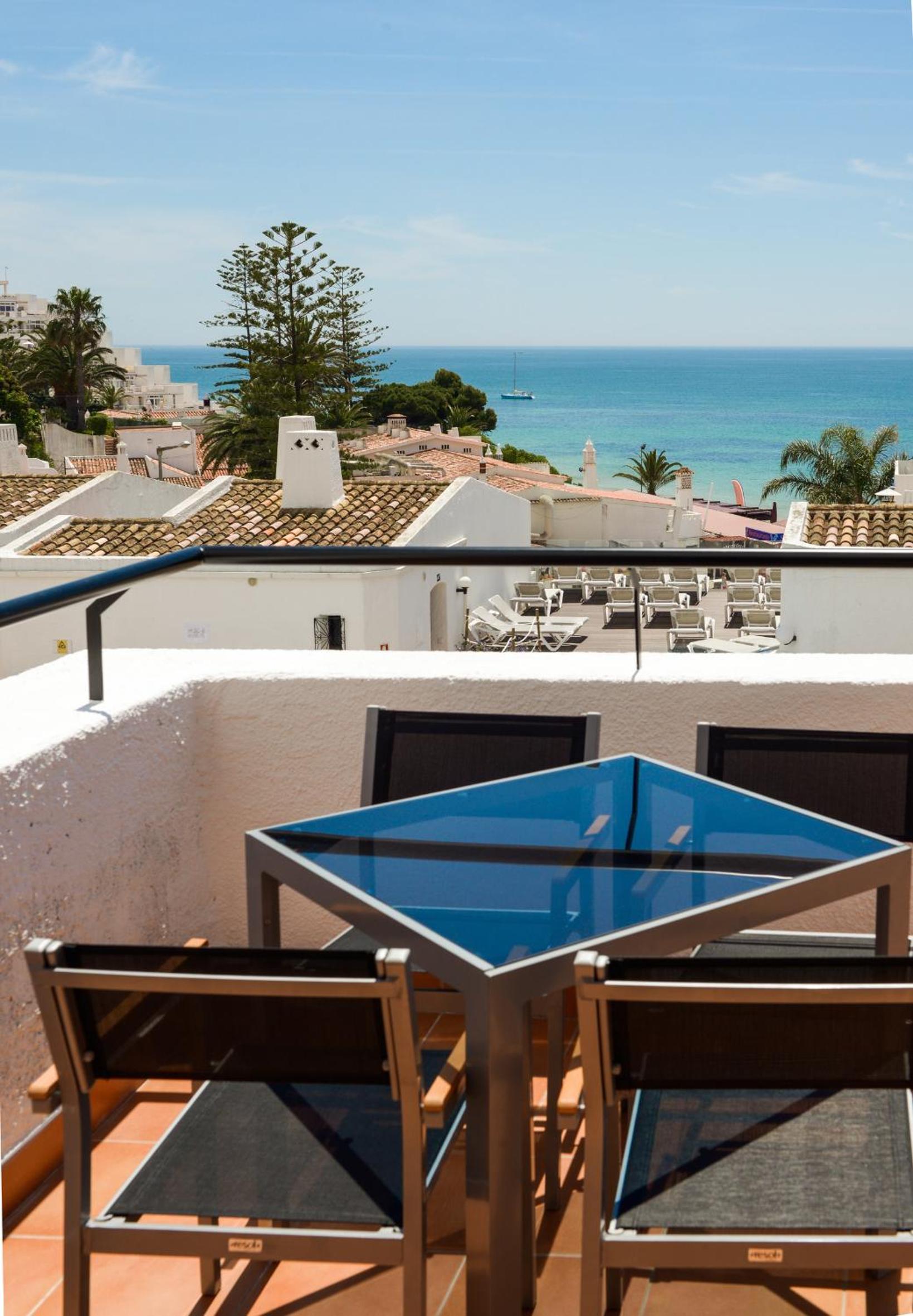 Deluxe One-Bedroom Apartment with Sea View - Photo 2