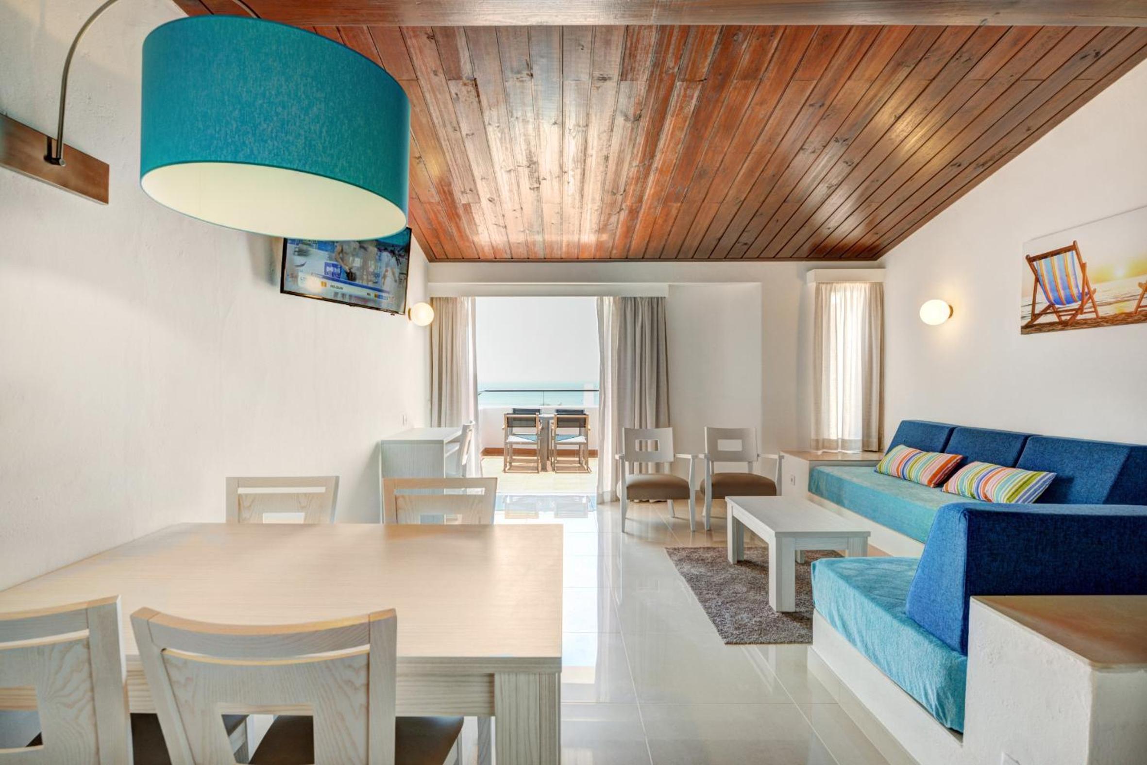 Deluxe One-Bedroom Apartment with Sea View - Photo 1