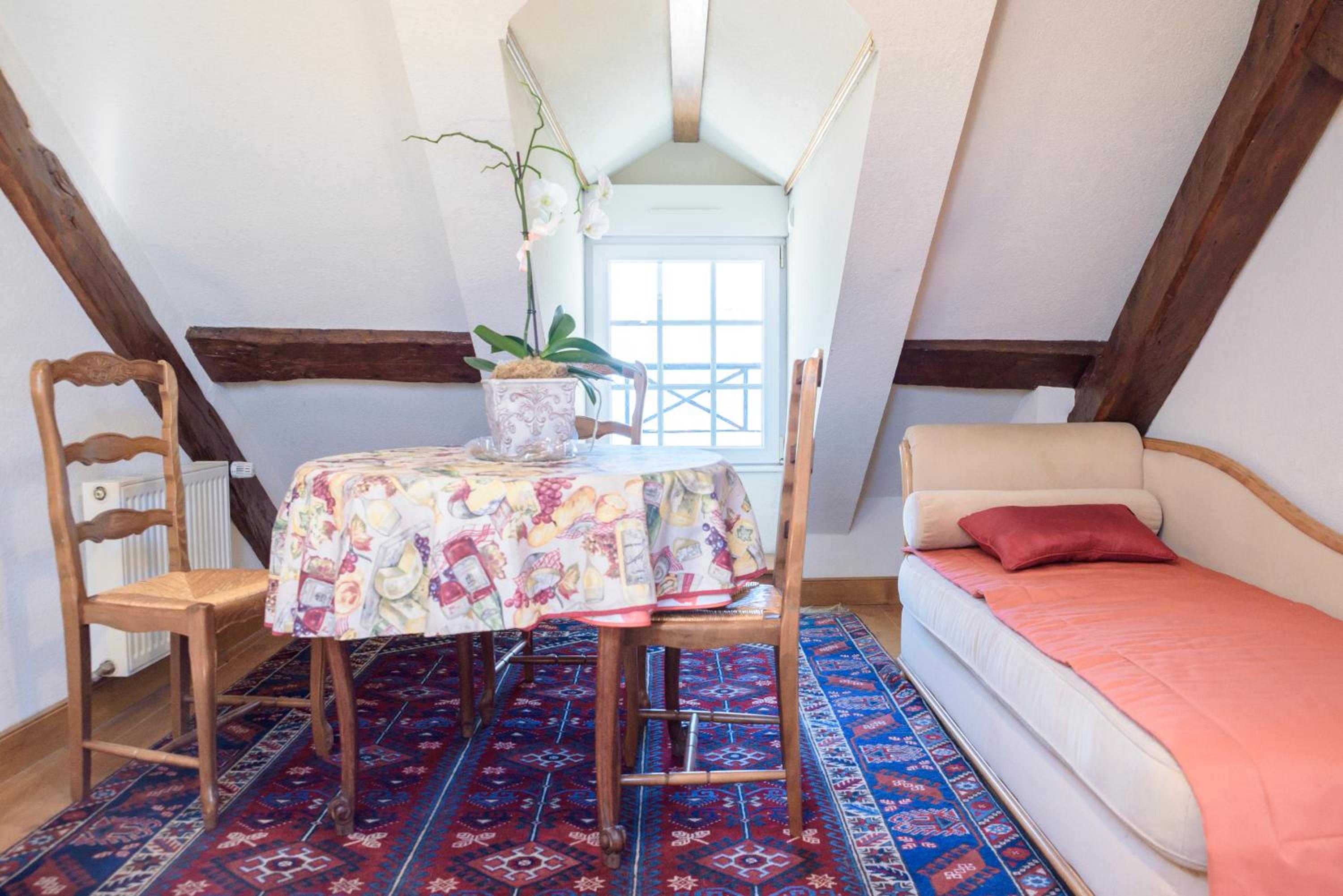 One-Bedroom Apartment with Sea View