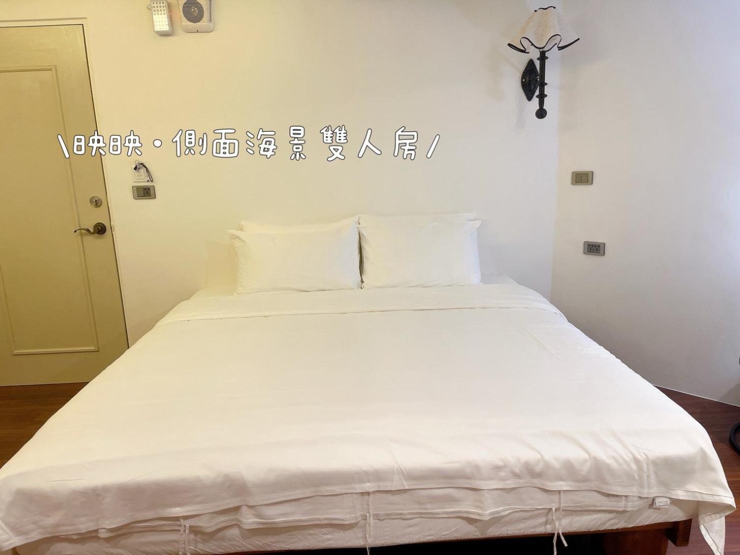 Deluxe Double Room with Side Sea View photo 1
