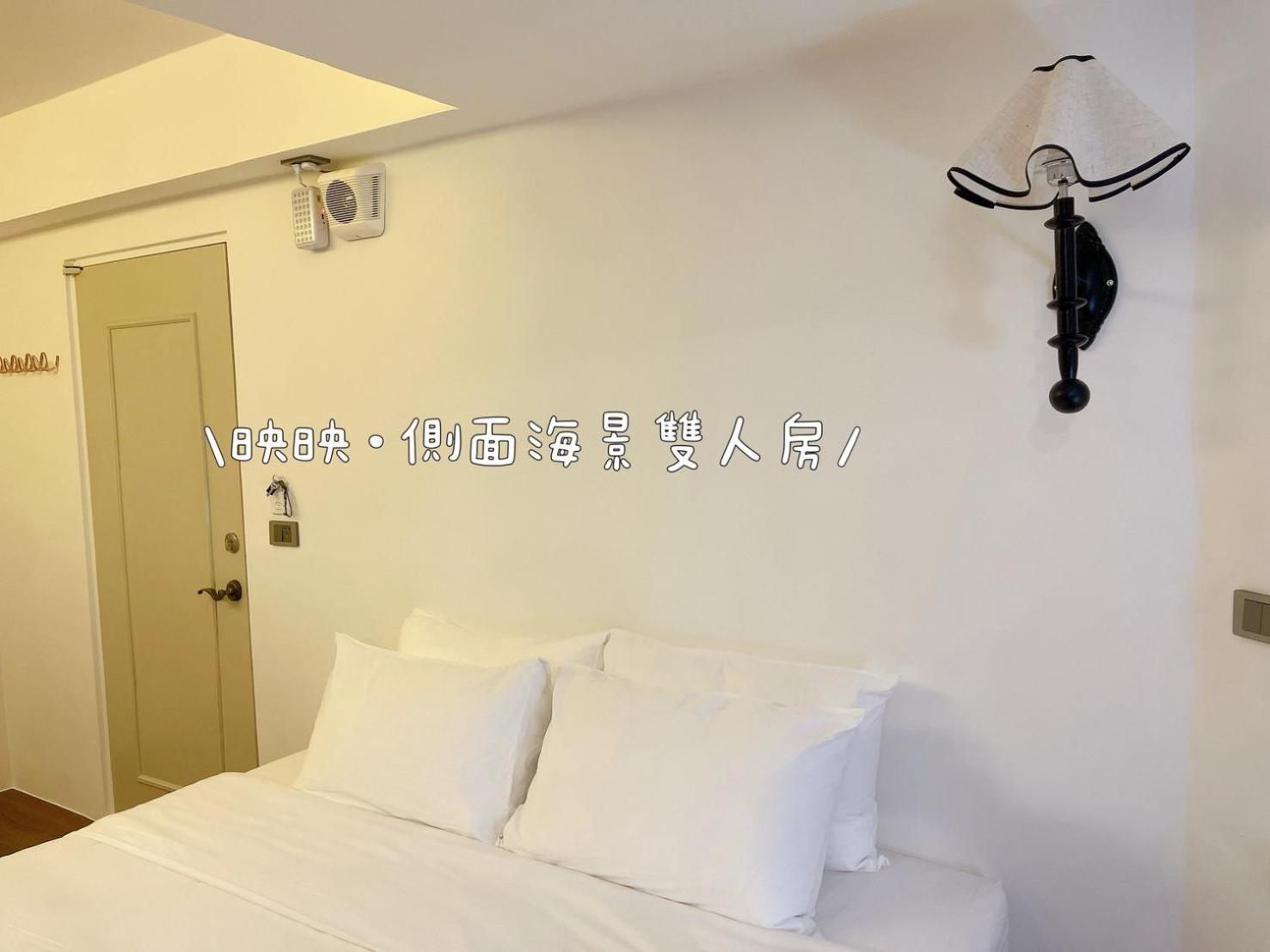 Deluxe Double Room with Side Sea View photo 2