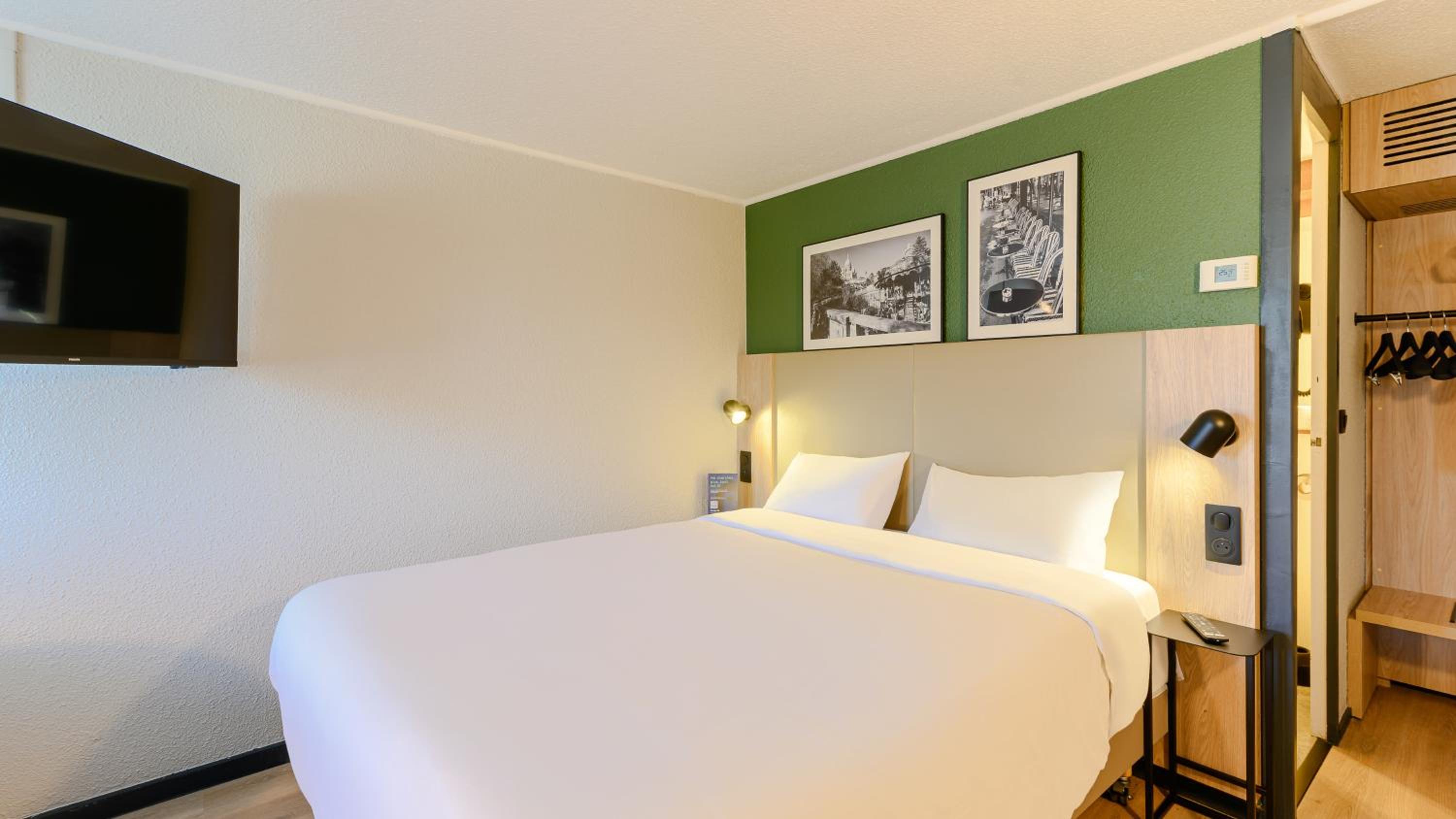 Standard Room - 1 Queen Bed - Photo 1