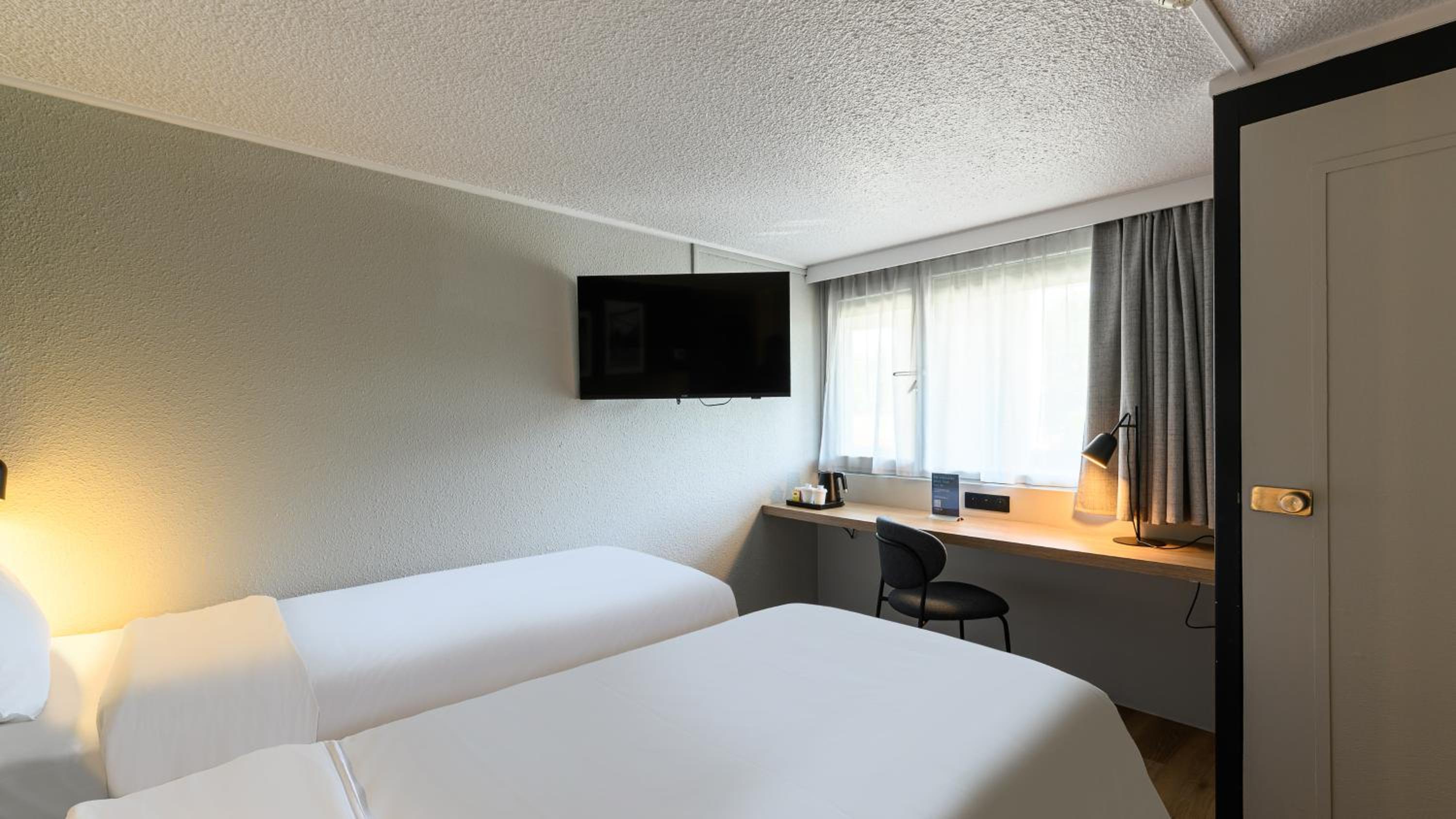 Standard Room - 2 Single Beds - Photo 2