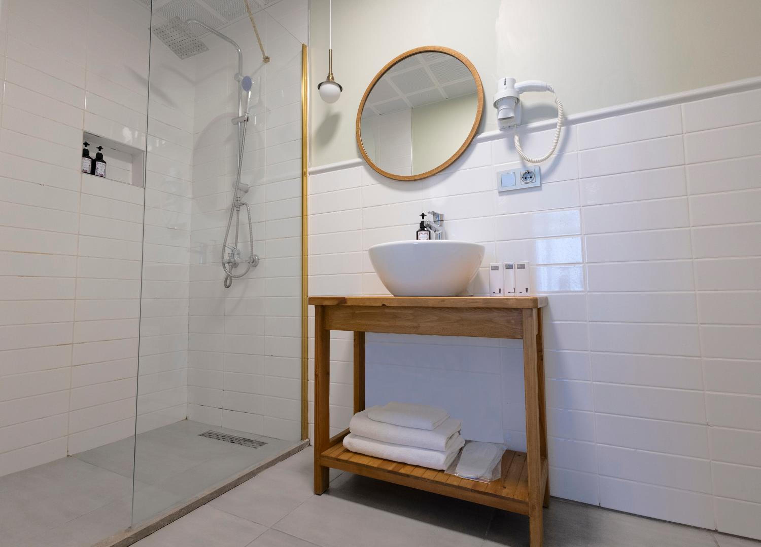 Standard Triple Room - Photo 16
