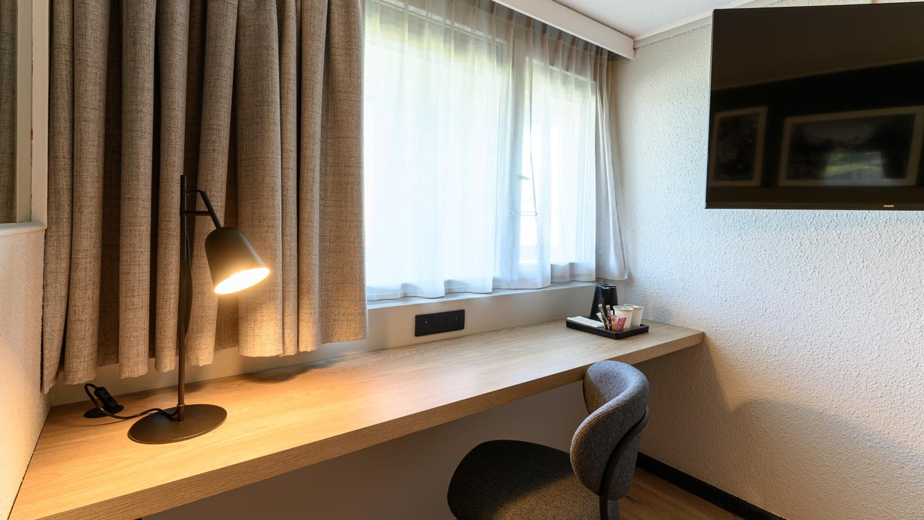 Standard Room - 1 Queen Bed - Photo 3