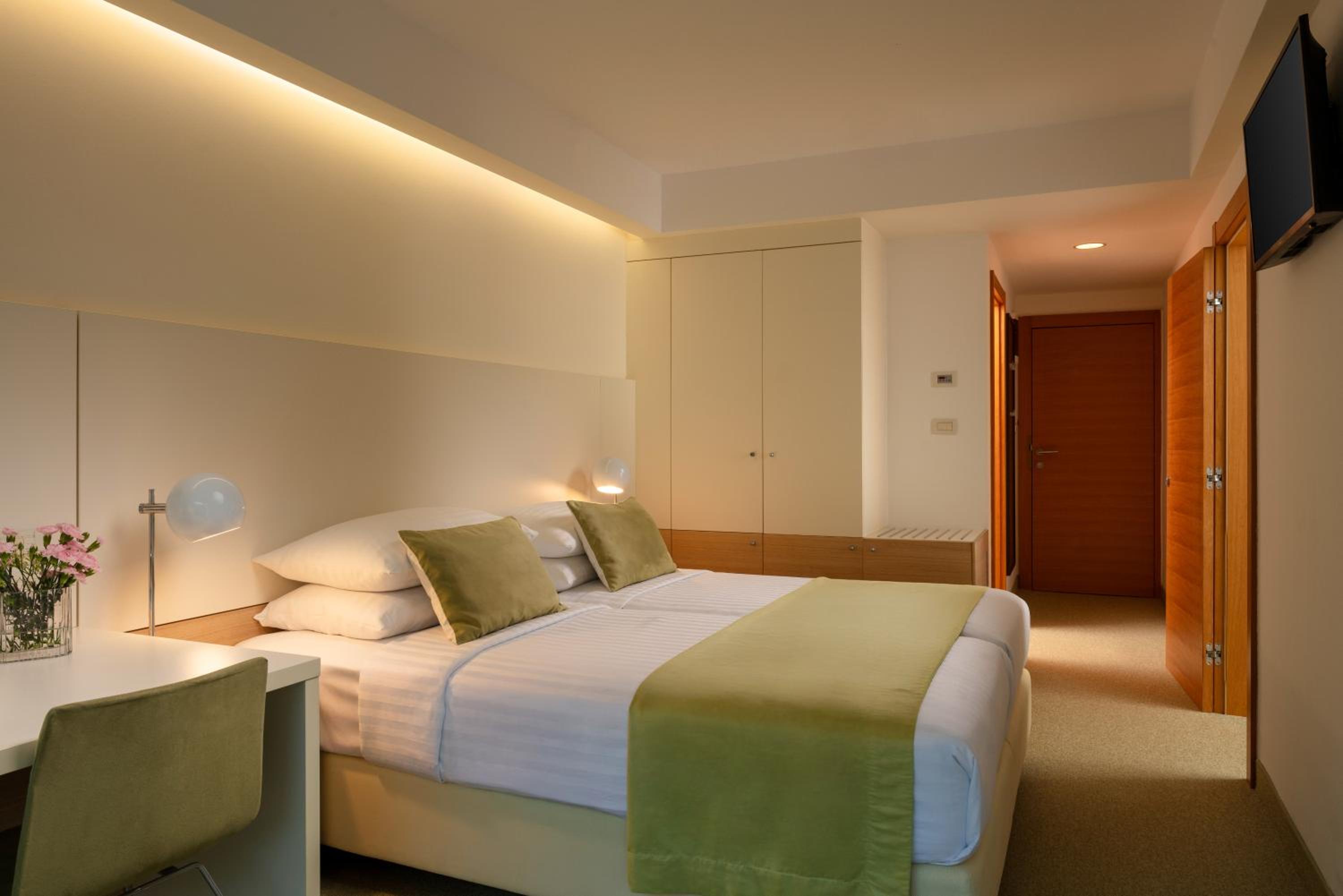 Standard Family Room with Balcony - Photo 5