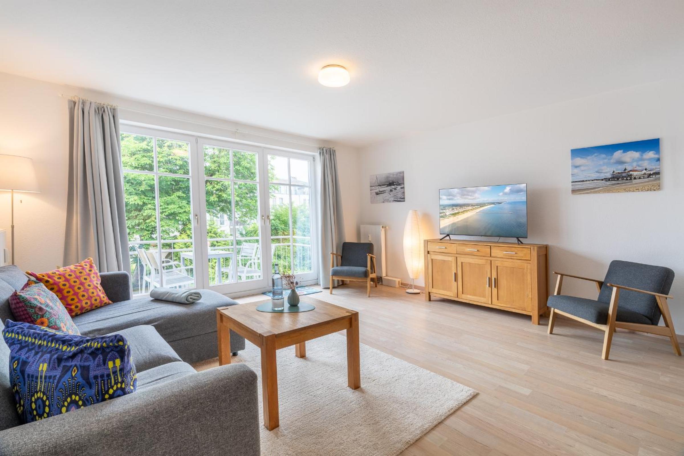 One-Bedroom Apartment with Balcony photo 1