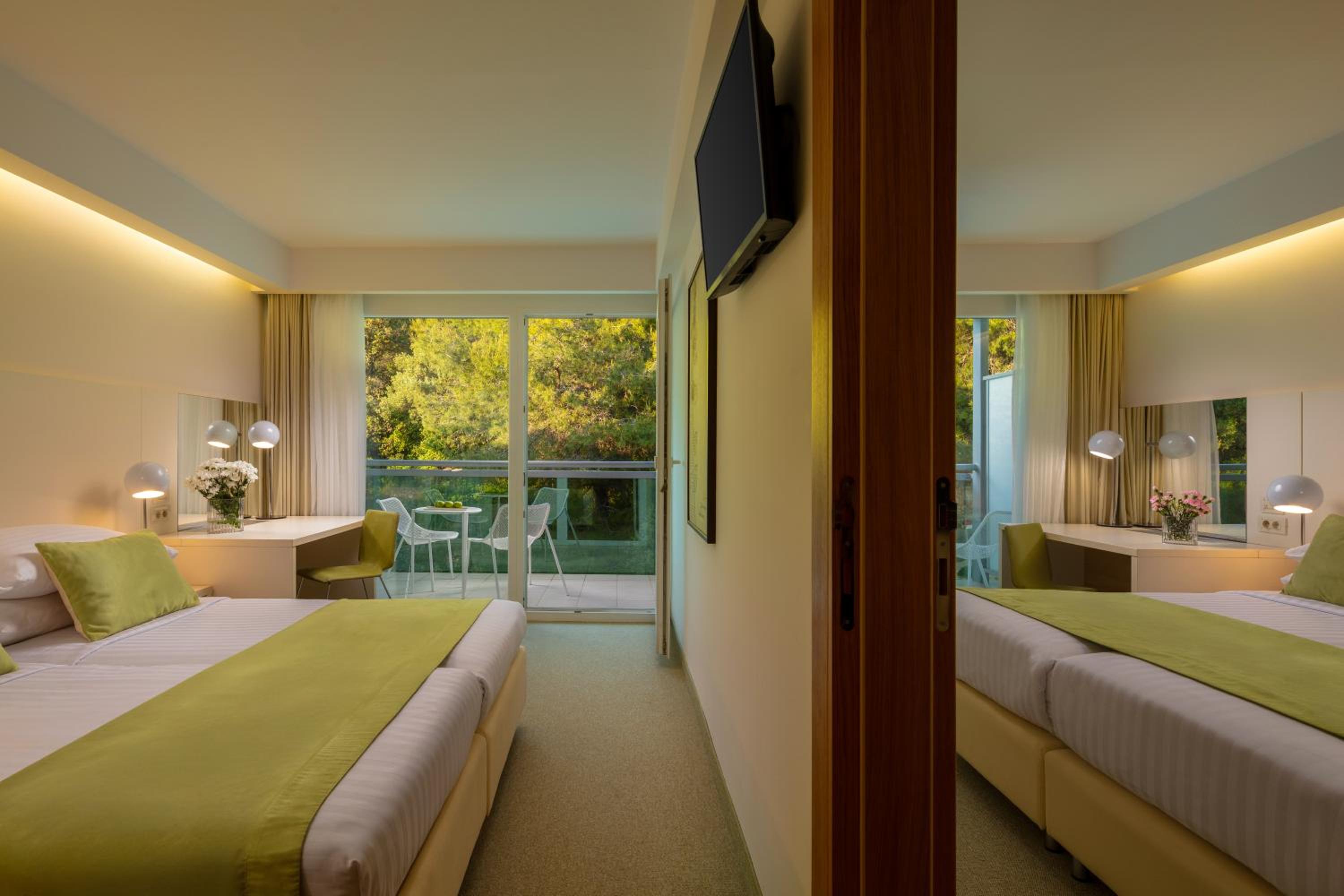 Standard Family Room with Balcony - Photo 4