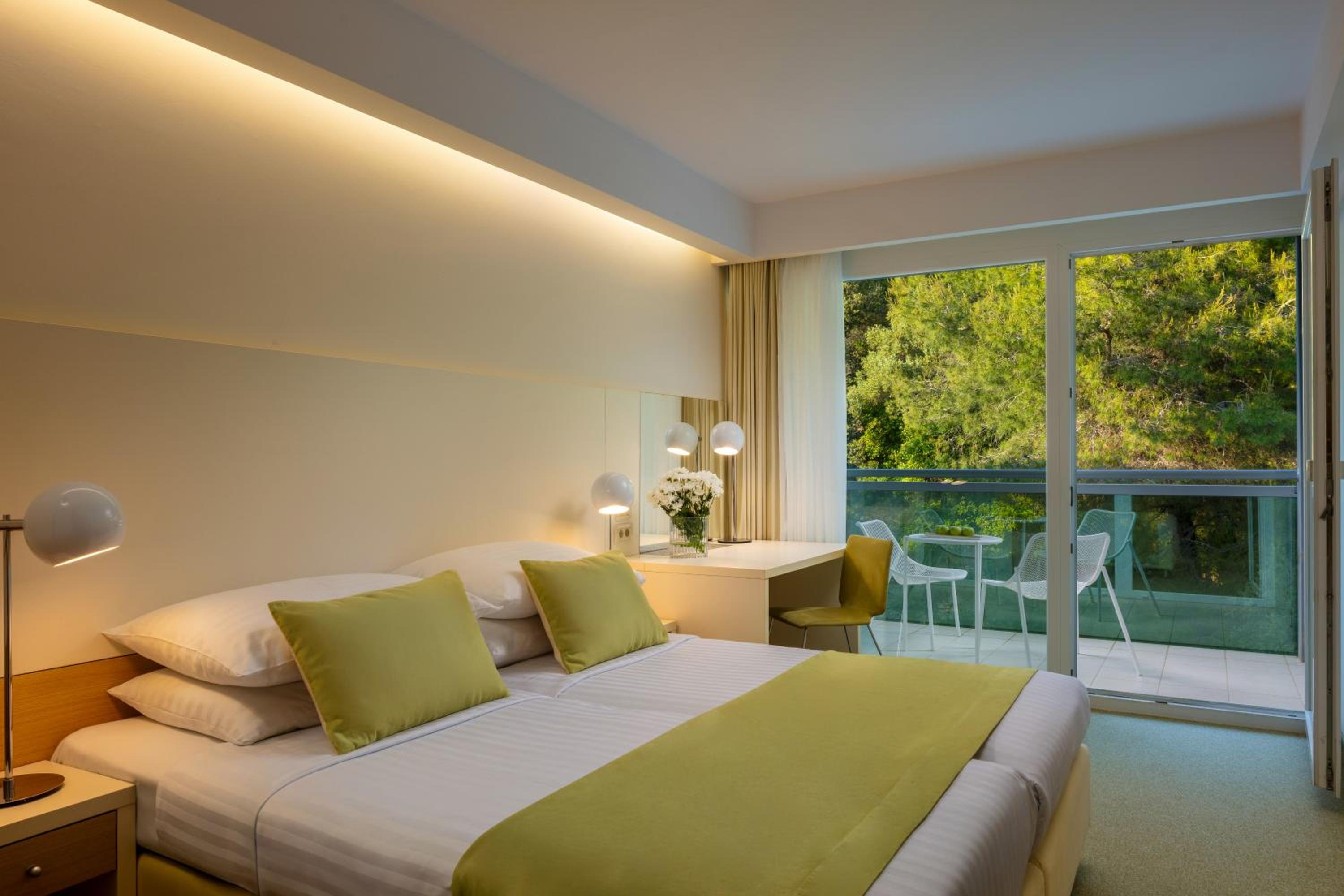 Standard Family Room with Balcony - Photo 2