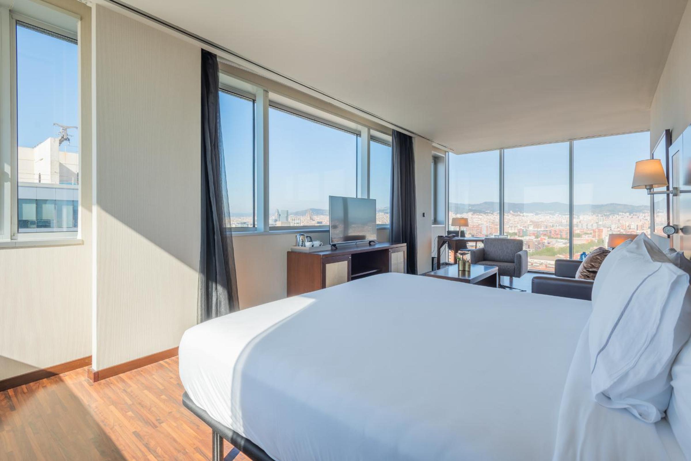 Suite Quadruple with Sea View thumbnail 6