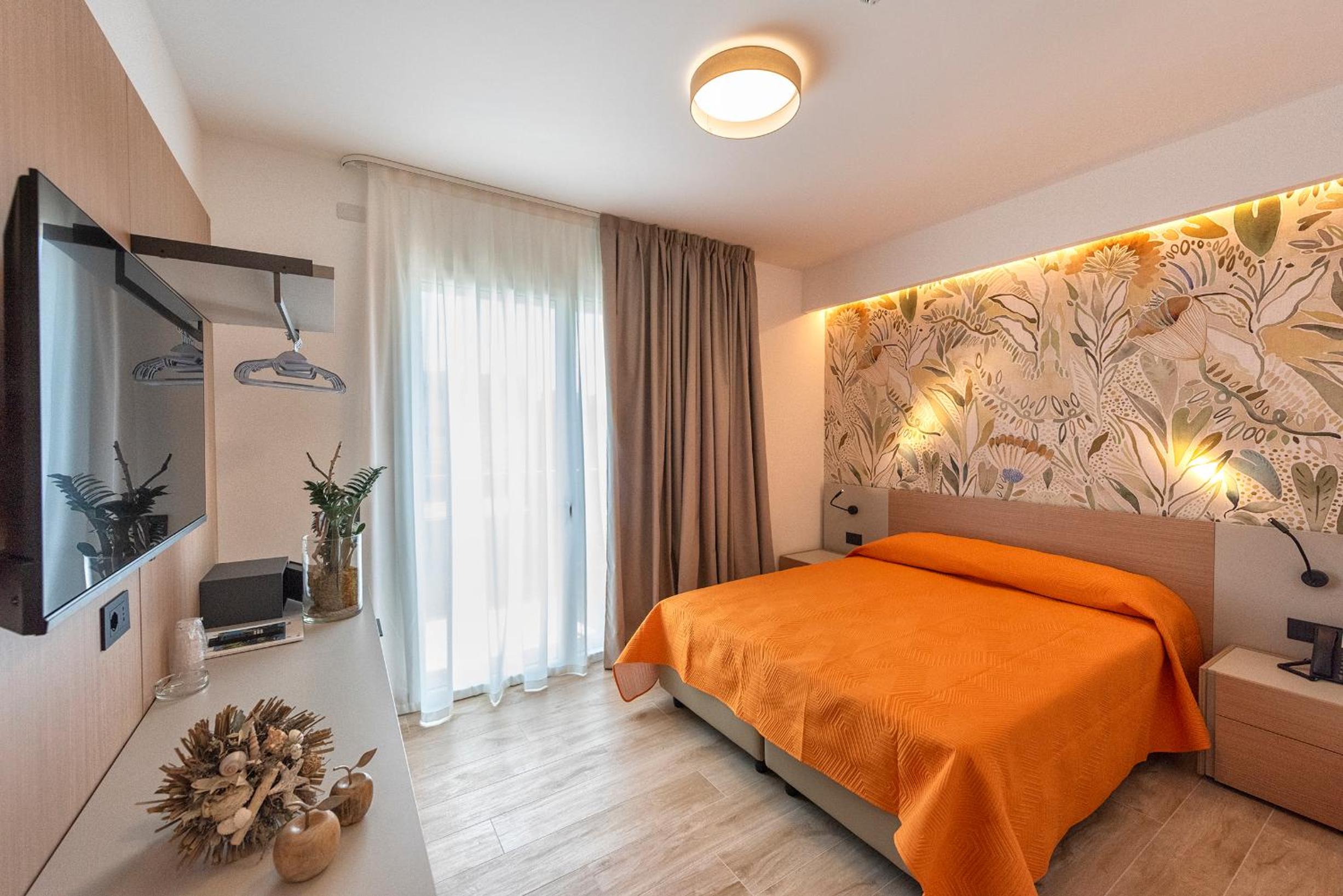 Deluxe Double or Twin Room photo 3