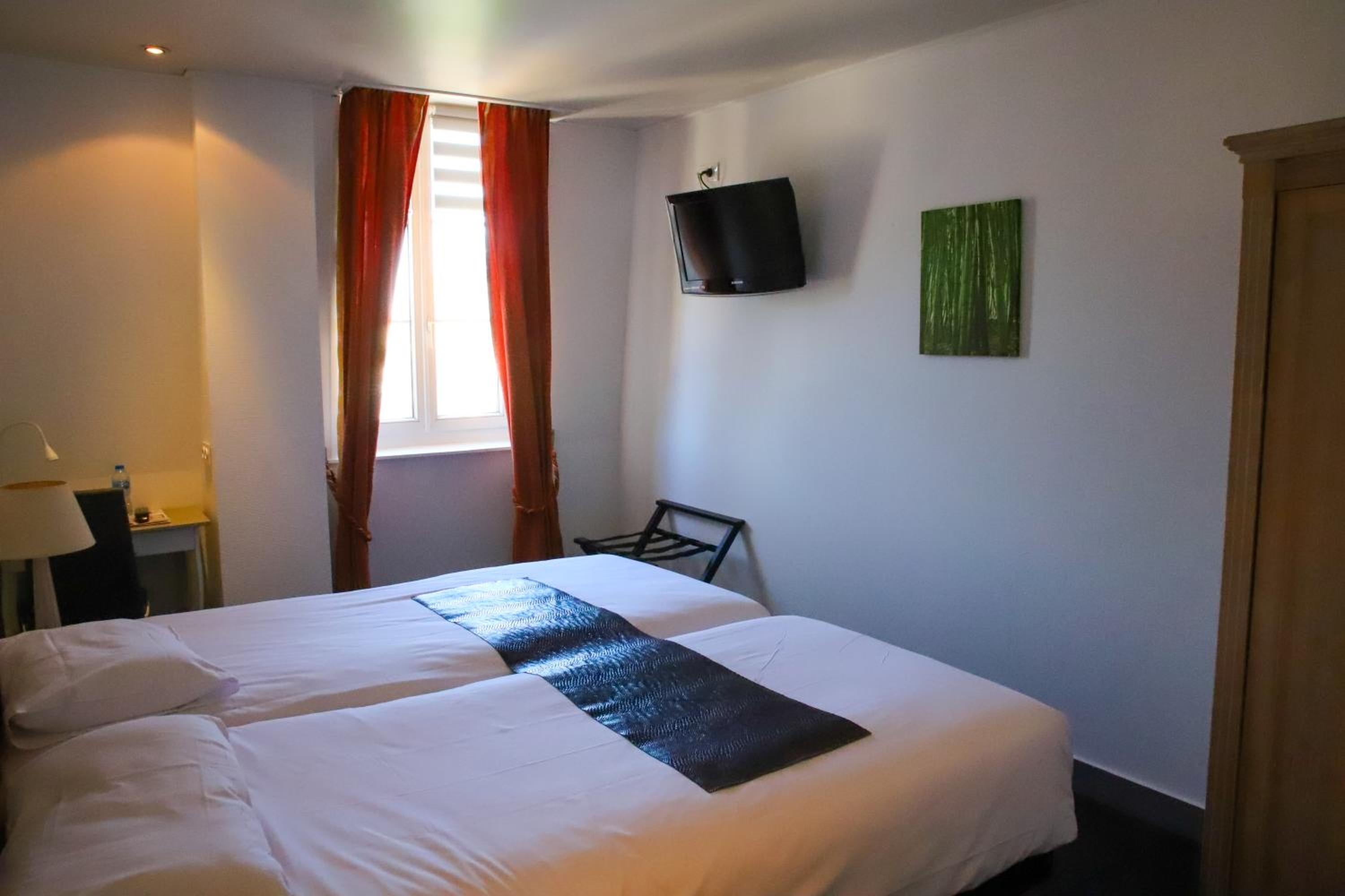Twin Room - Photo 2