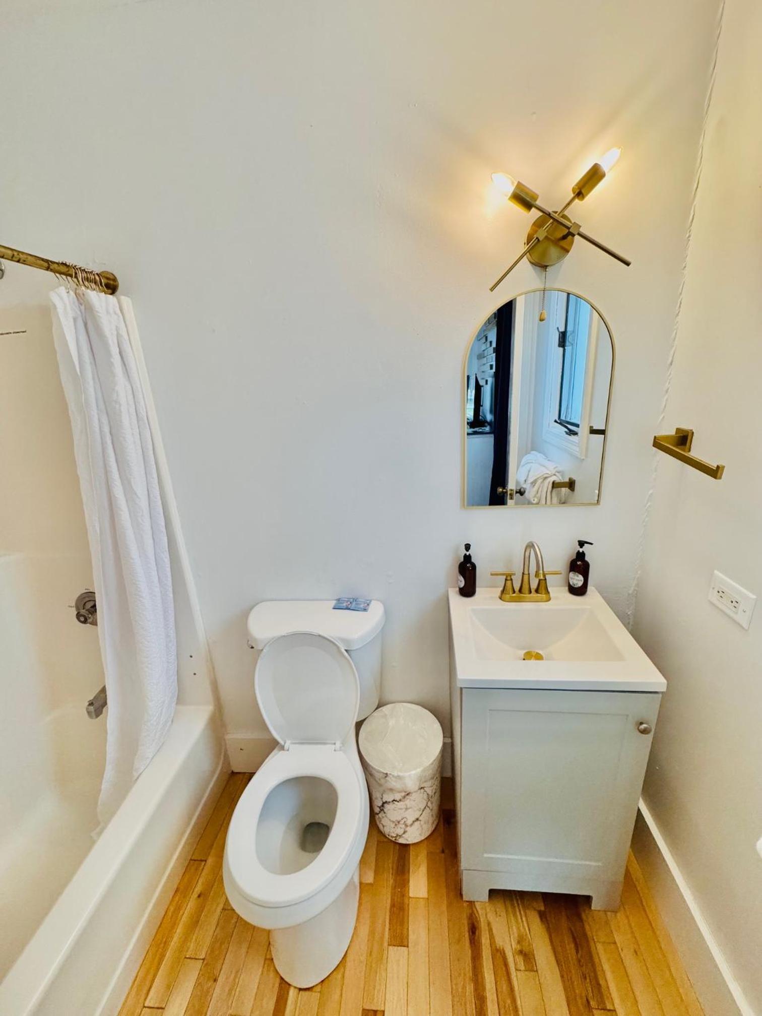 Standard Queen Room photo 3