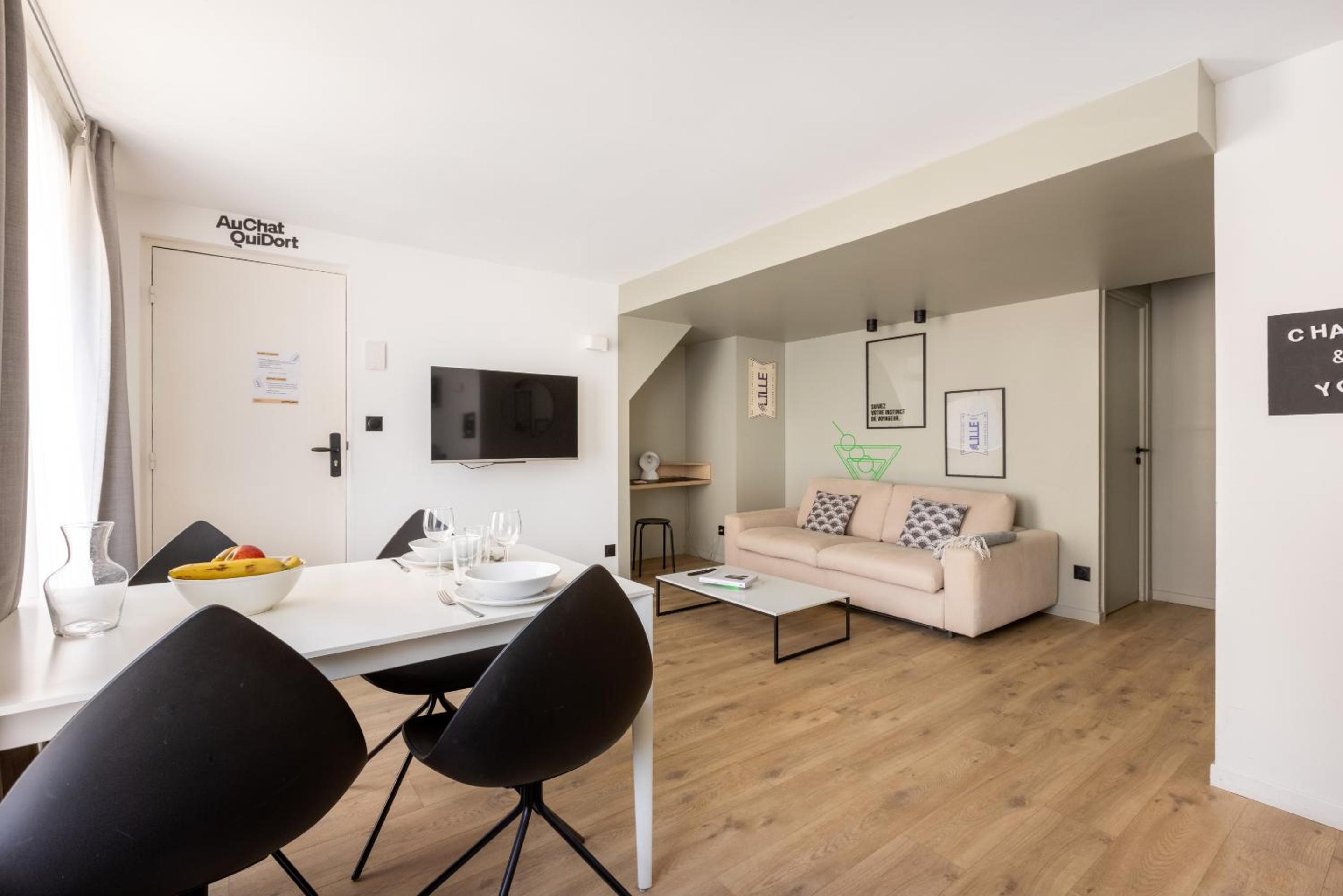 Deluxe One-Bedroom Apartment with City View