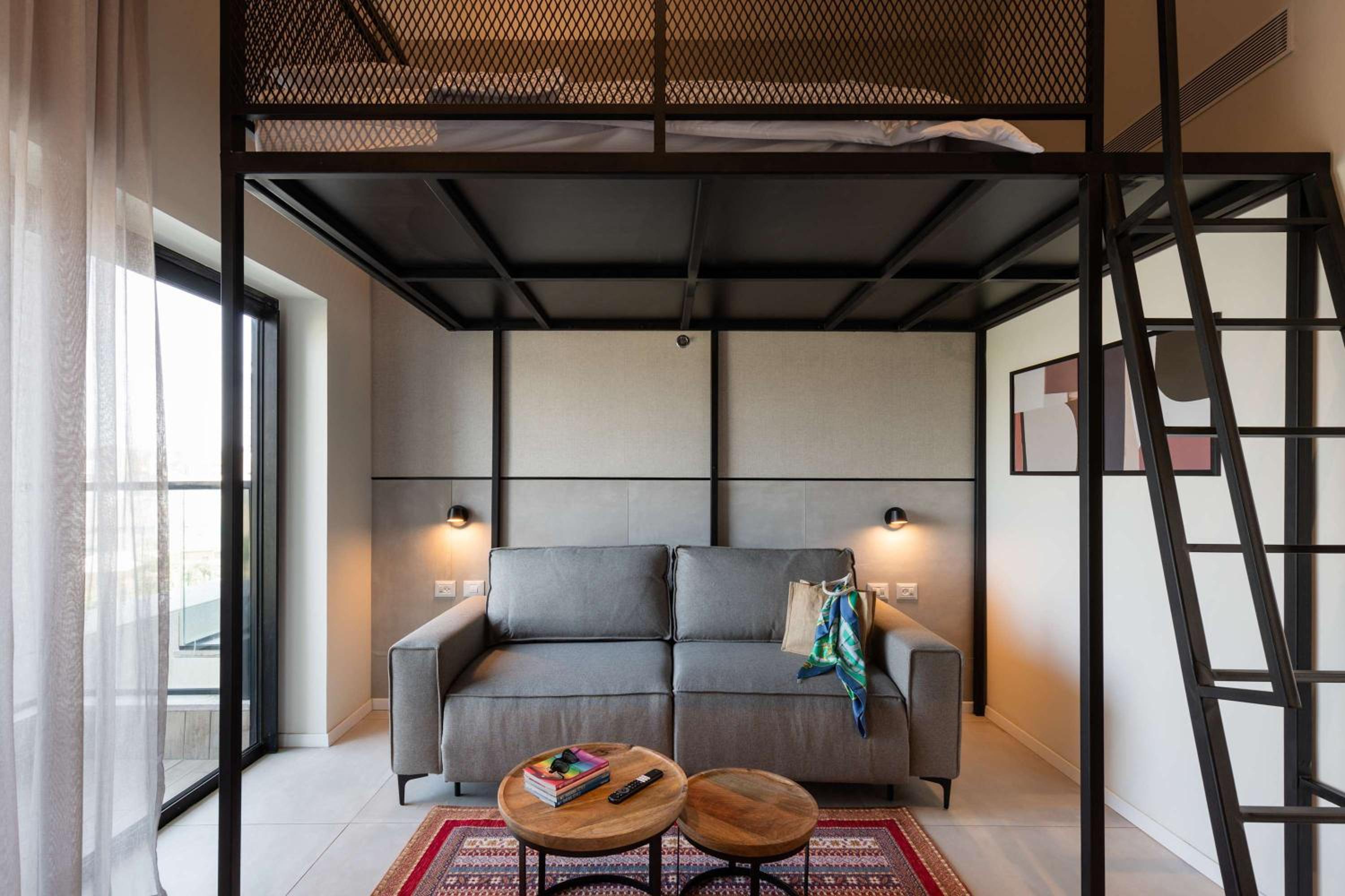 Studio - Split Level