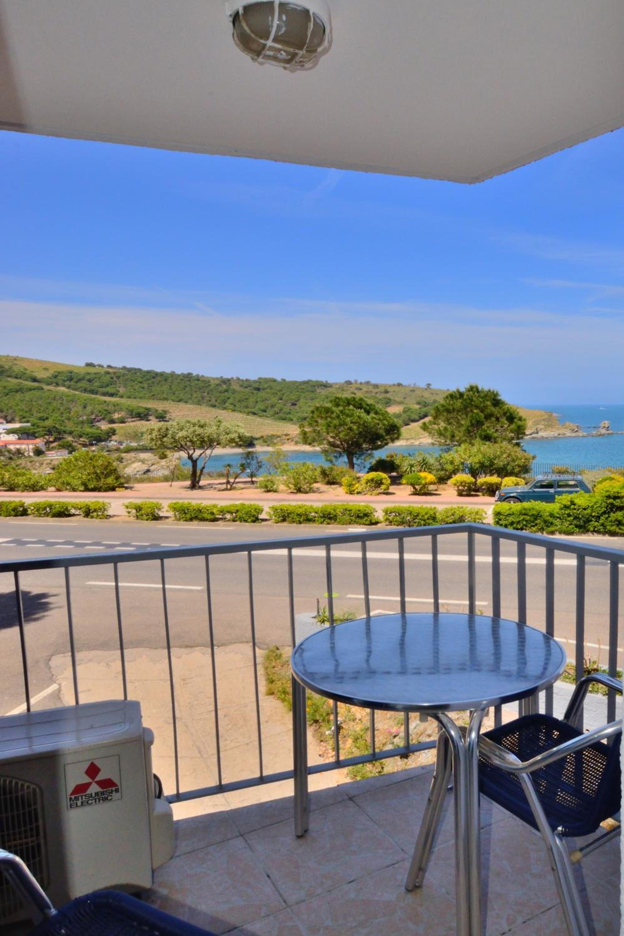 One-Bedroom Apartment - Sea Side photo 3
