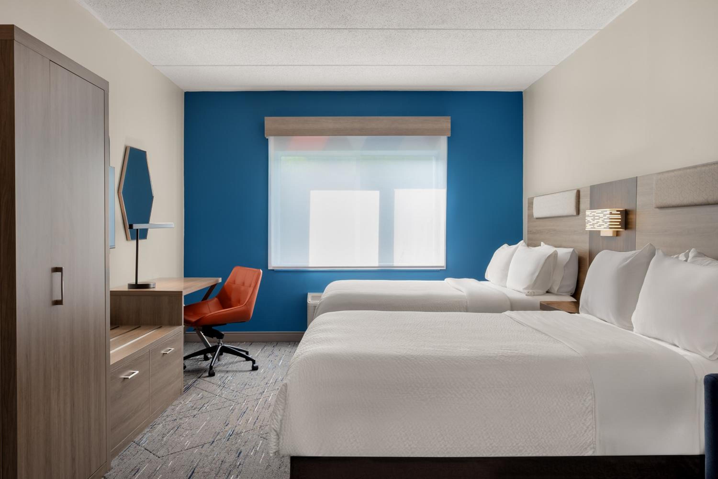Queen Suite with Two Queen Beds - Photo 4