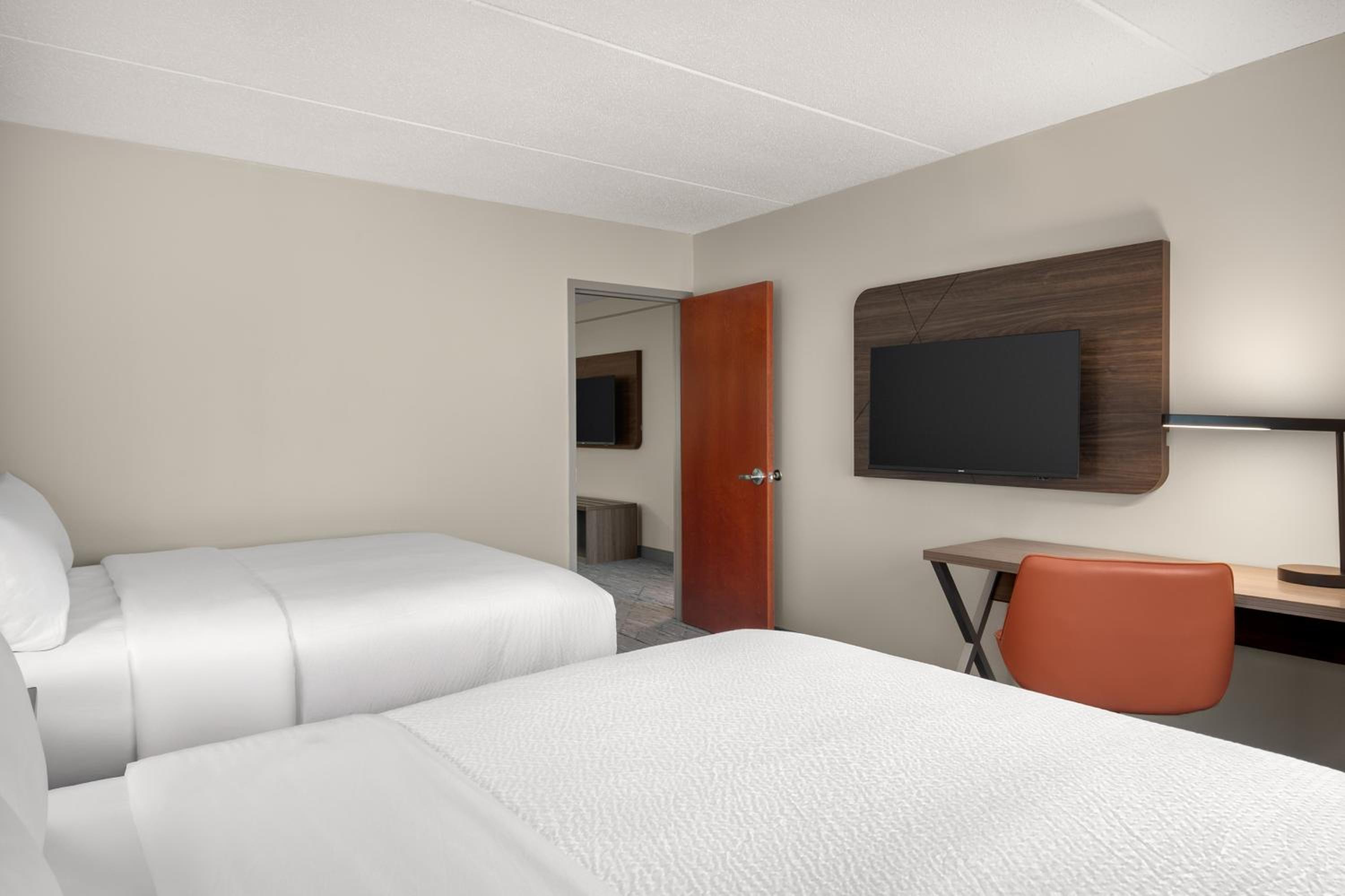 Two-Bedroom Suite with One King Bed and Two Queen Beds - Photo 5