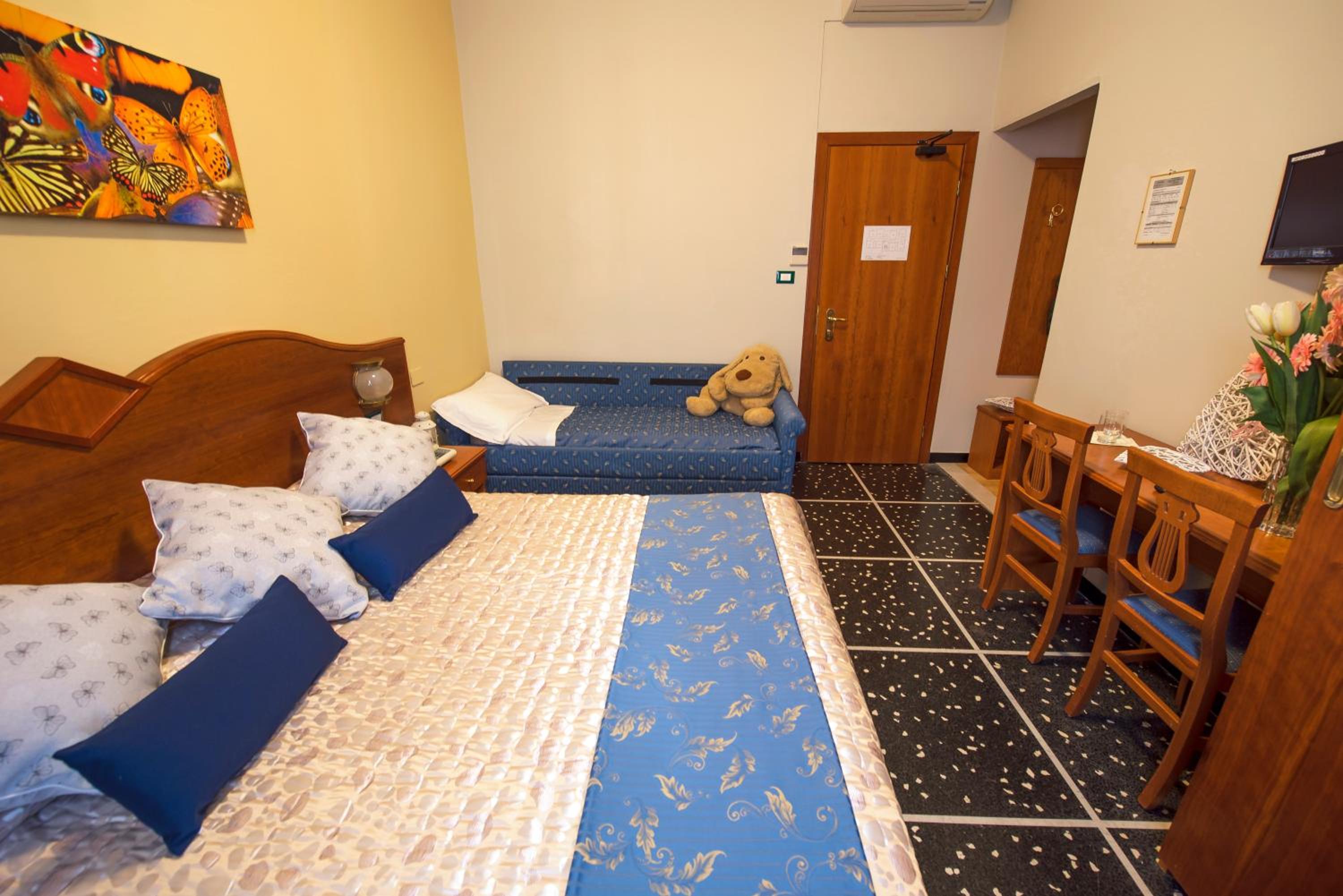 Double or Twin Room photo 3