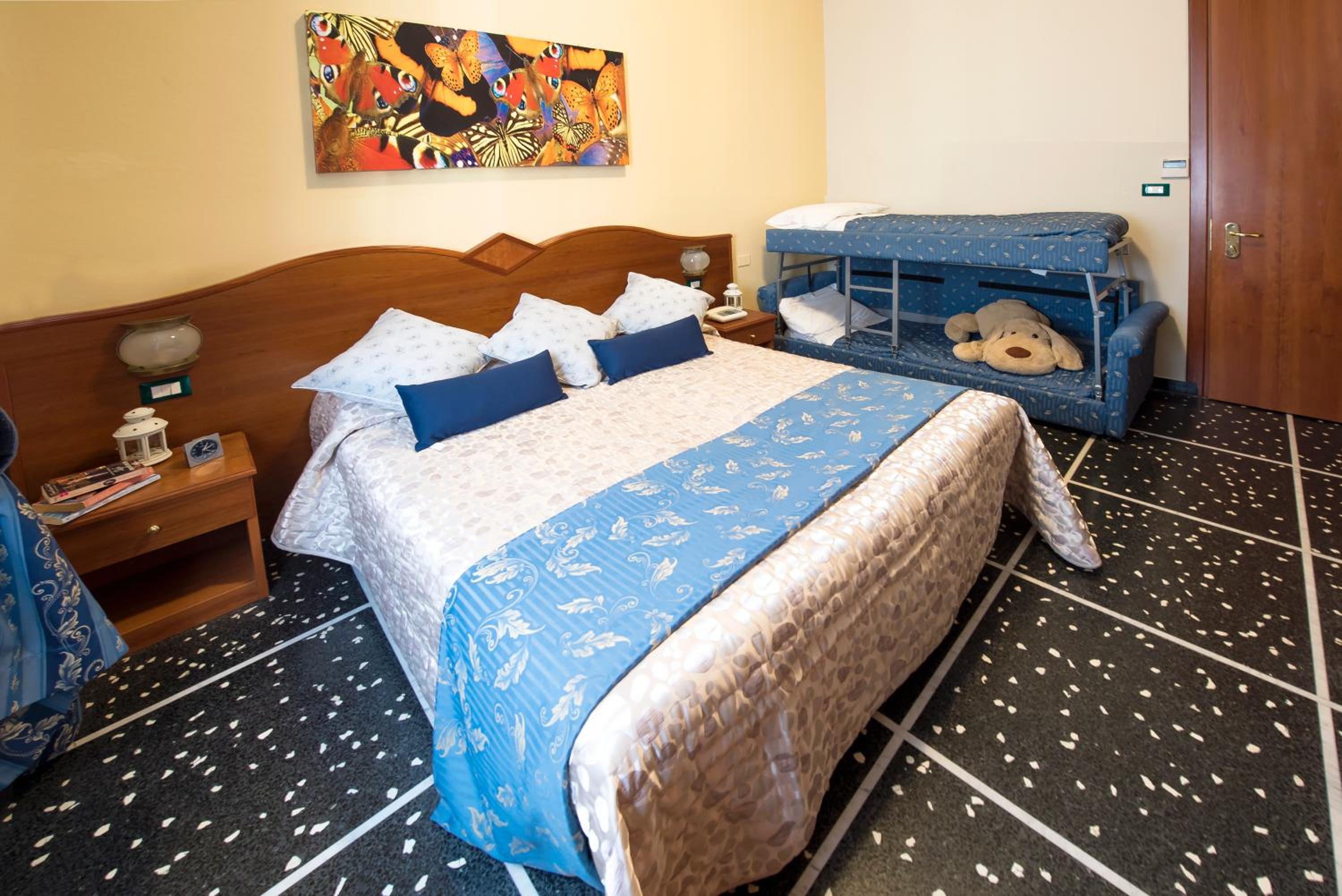 Triple Room photo 2