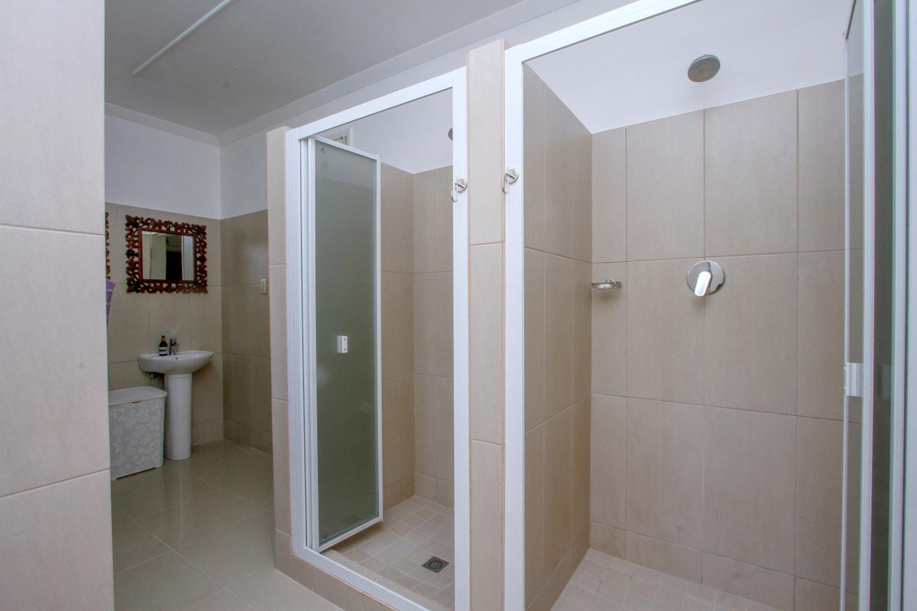 6-Bed Mixed Dormitory Room photo 1