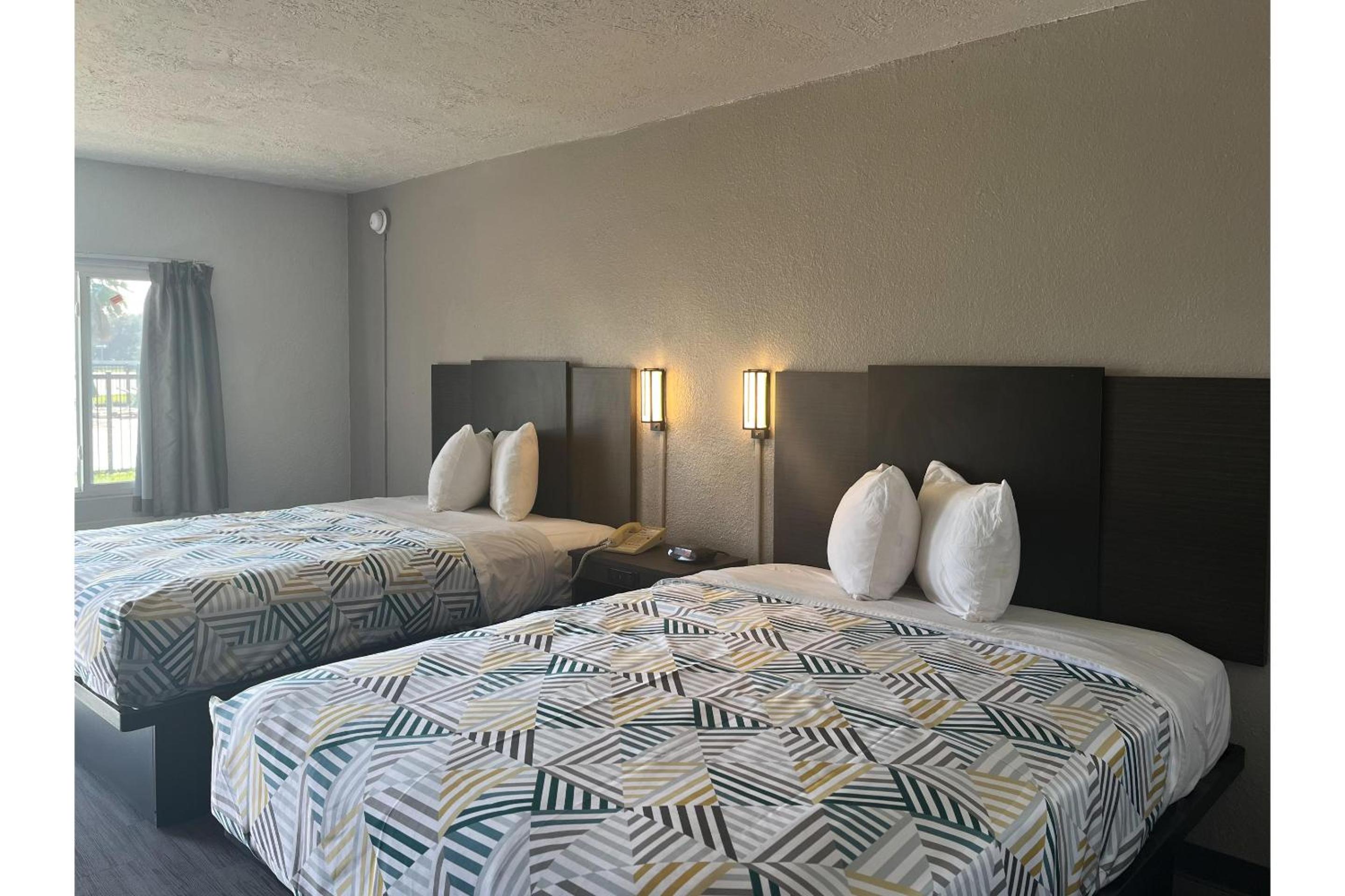 Queen Room with Two Queen Beds - Disability Access - Non-Smoking