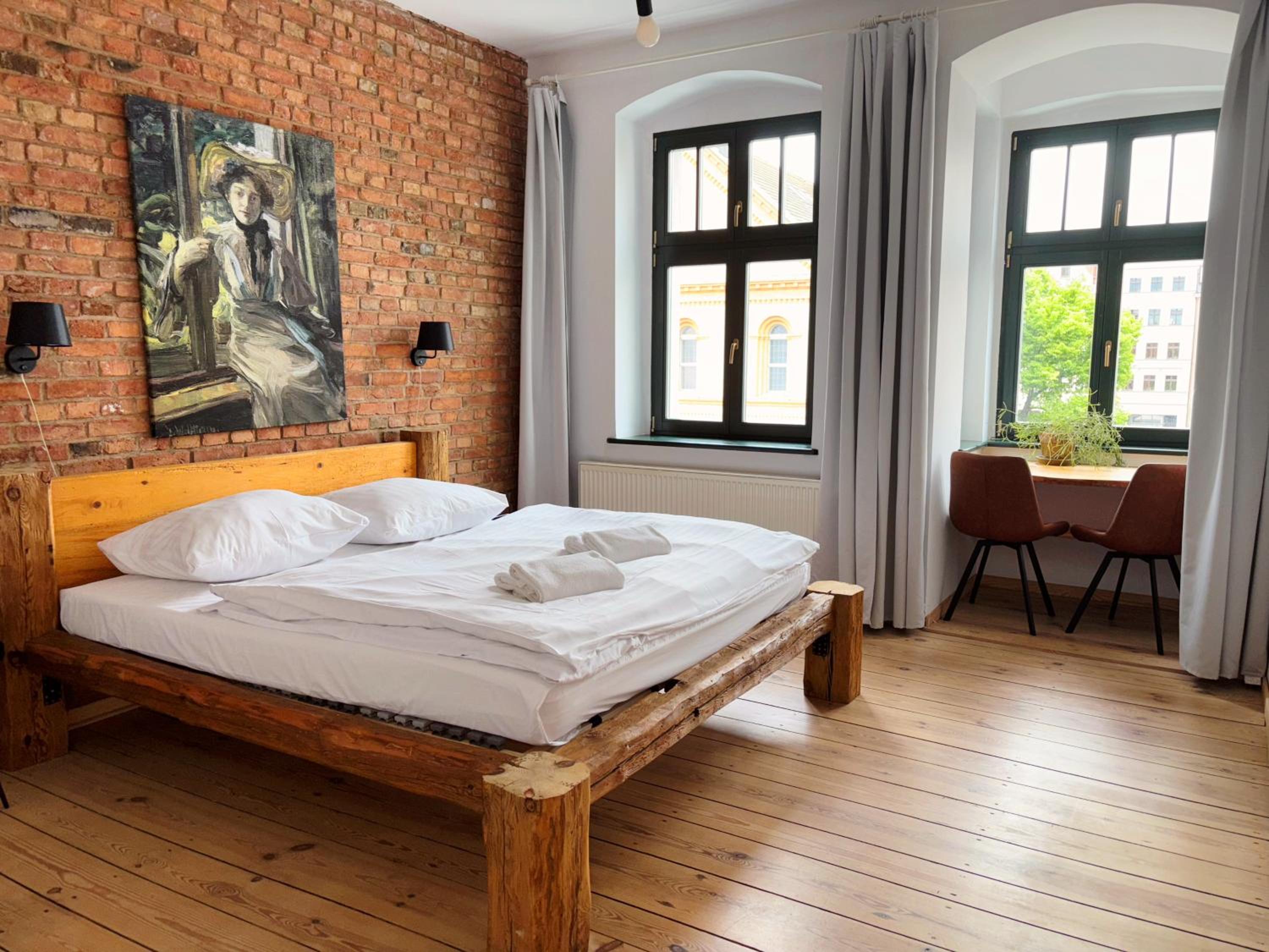Deluxe One-Bedroom Apartment with City View - Photo 5